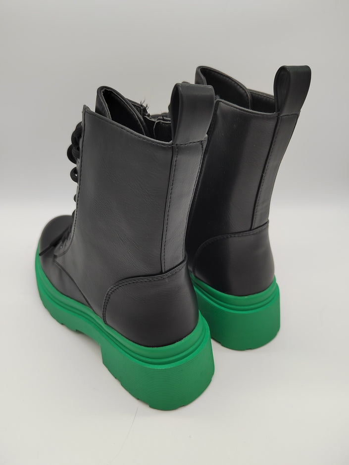 Schnürboots in Schwarz mit Grün Artikel 3135