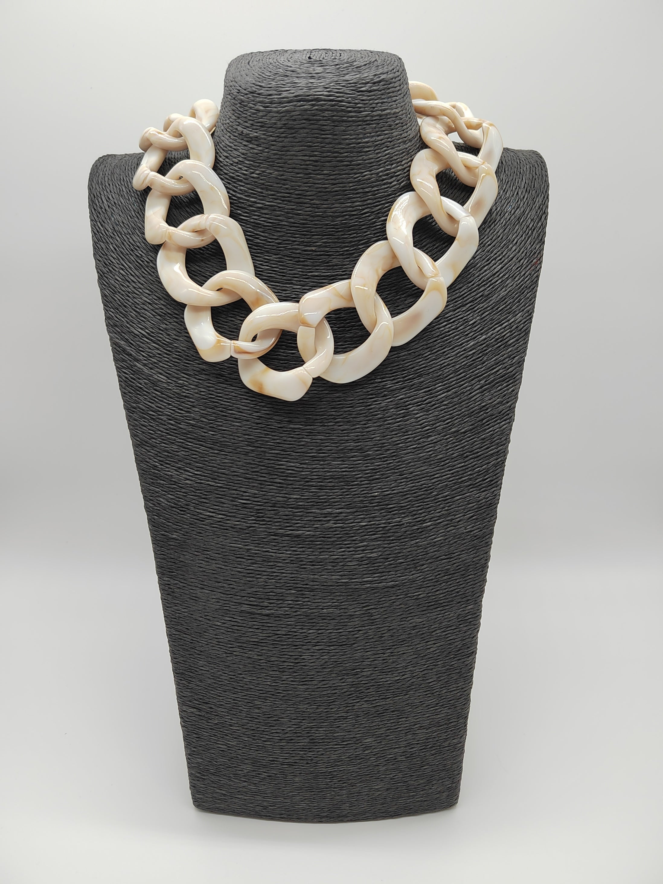 Kette mit großen Gliedern von Moshi in Beige