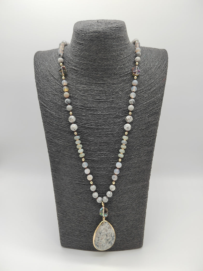 Kette mit Stein Anhänger von Moshi in Grau Artikel 5691