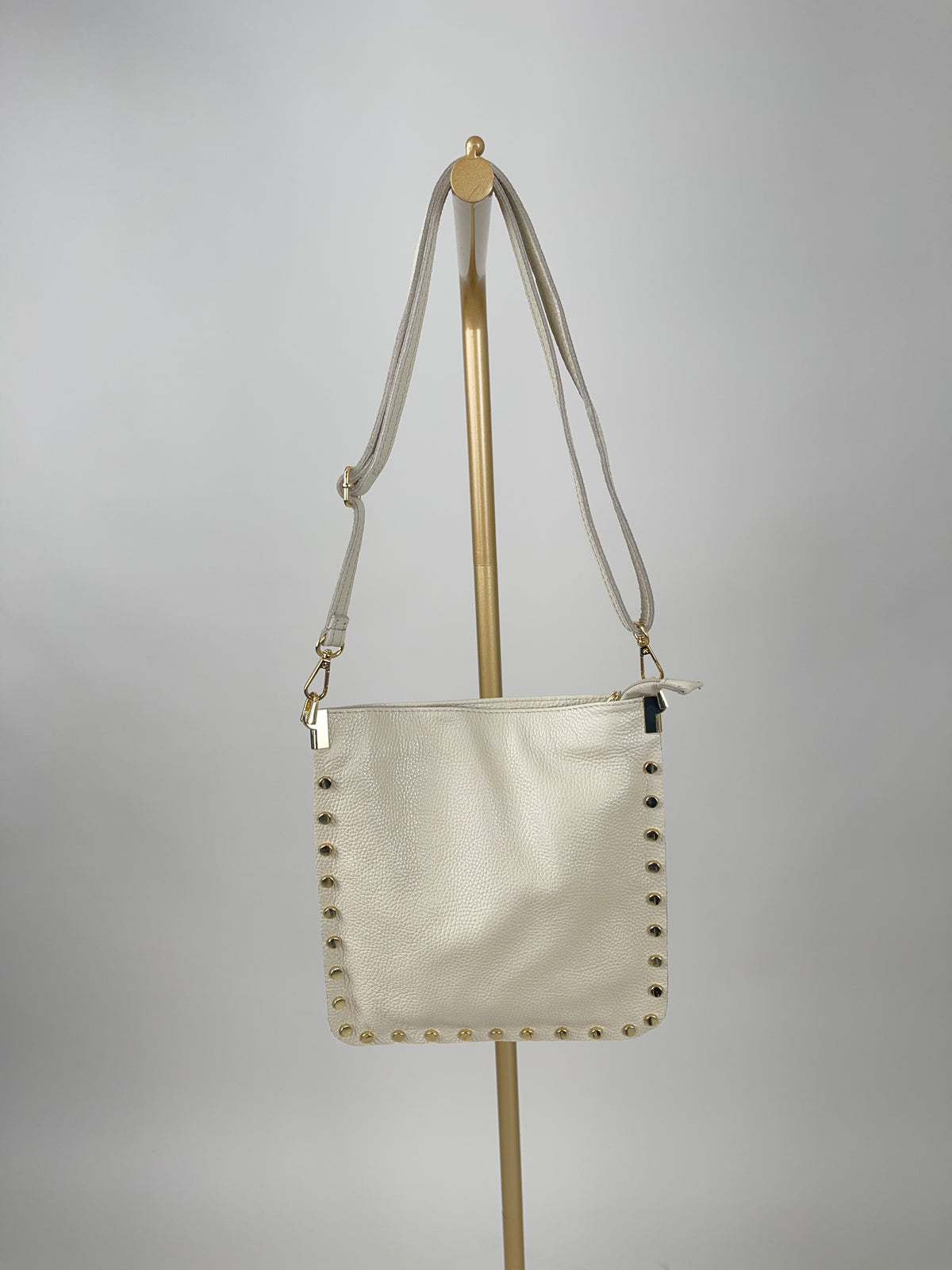 Tasche Echtleder mit Nieten in Beige