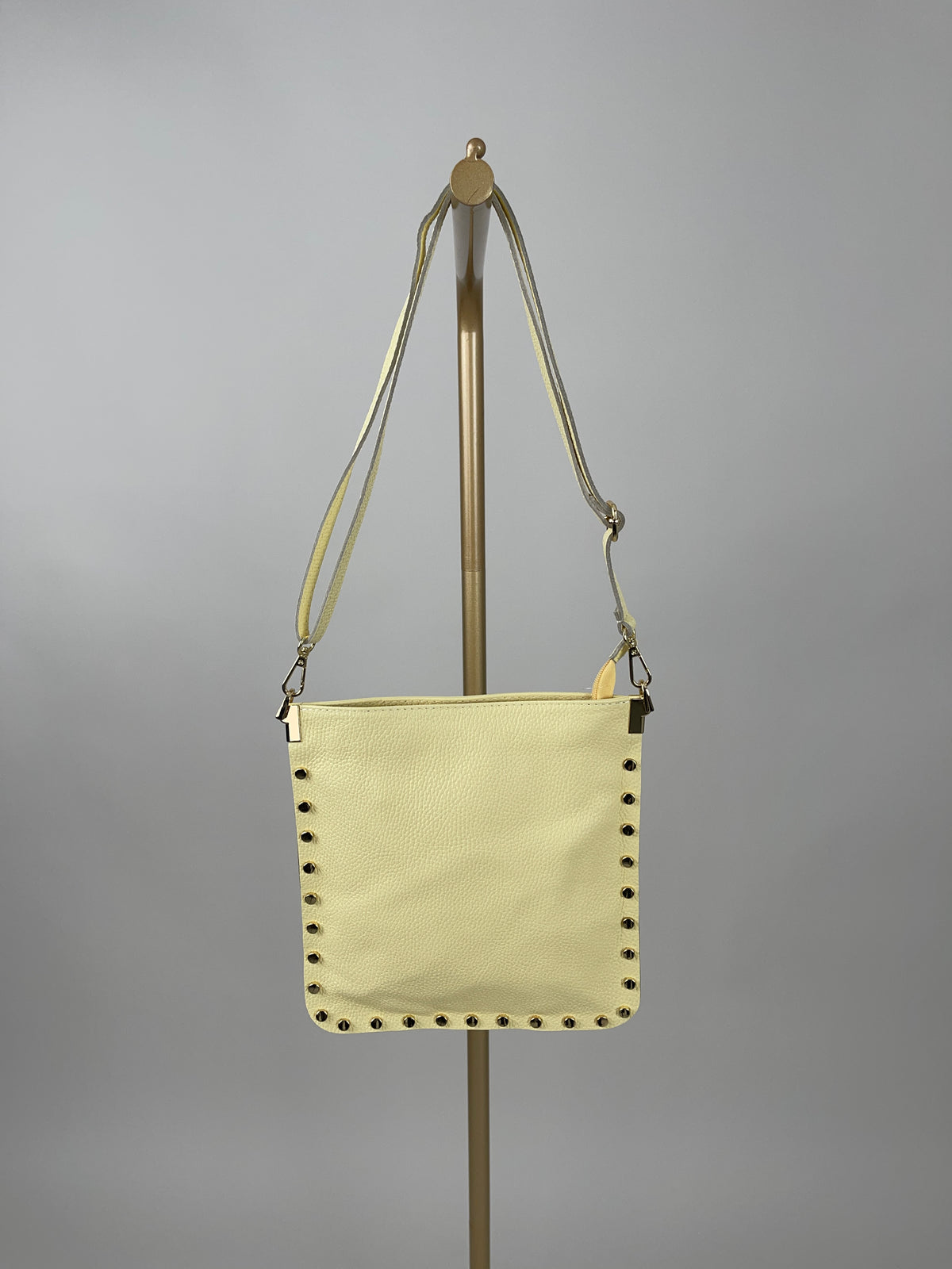 Tasche Echtleder mit Nieten in Gelb