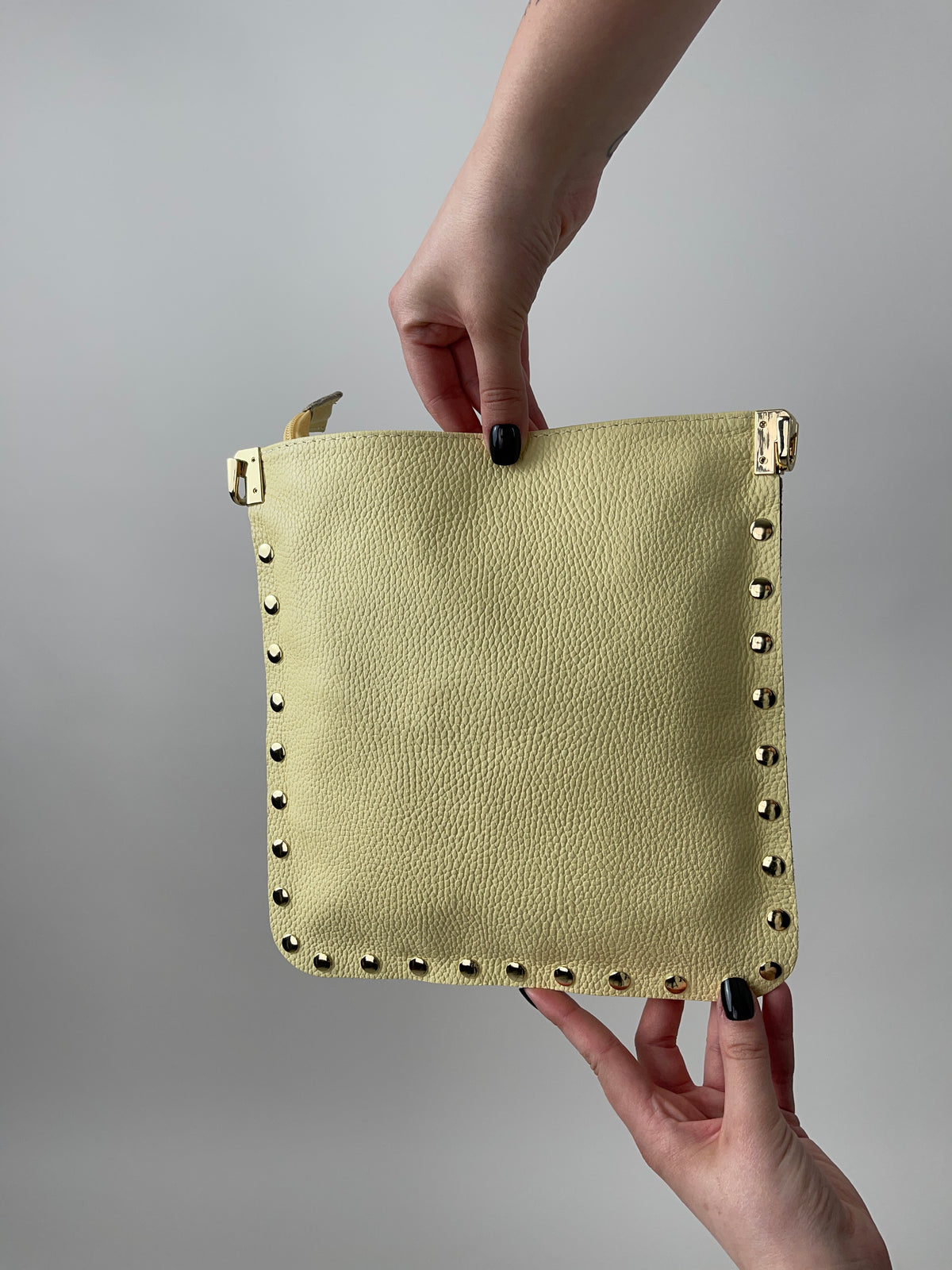 Tasche Echtleder mit Nieten in Gelb