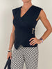 Top mit Brosche in Schwarz Artikel 6209