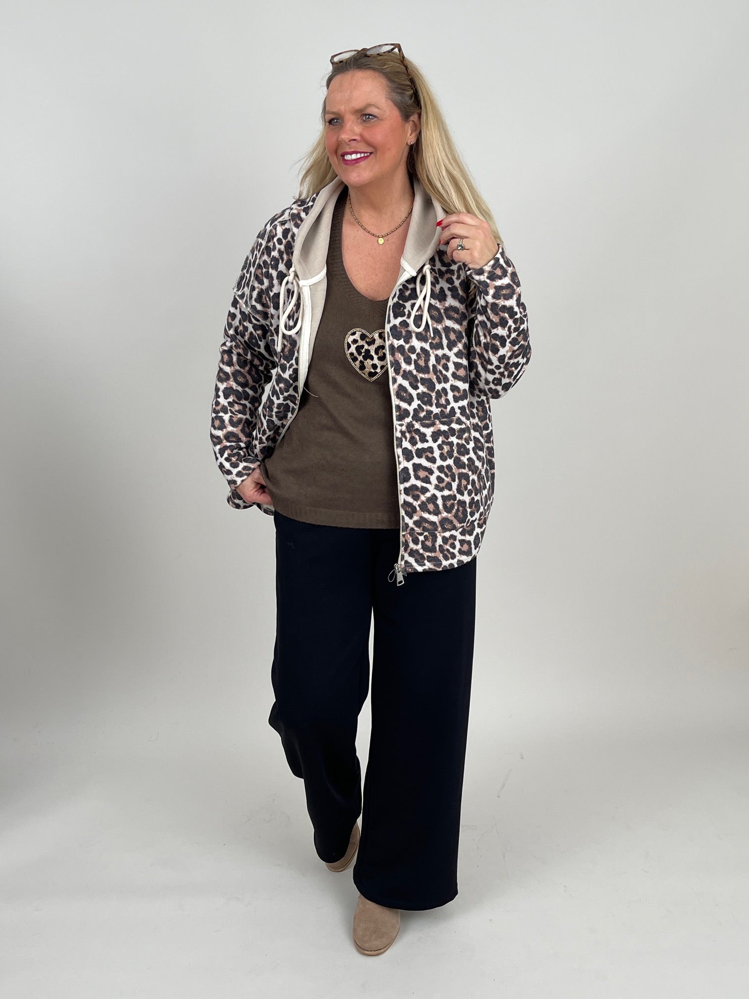 Jacke mit Kapuze Feinstrick im Leo-Muster Artikel 6543