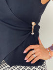 Top mit Brosche in Schwarz Artikel 6209