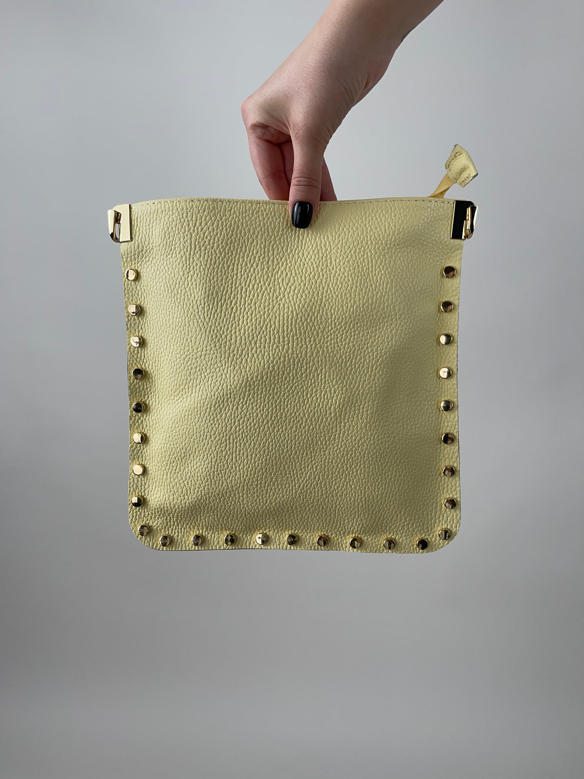 Tasche Echtleder mit Nieten in Gelb