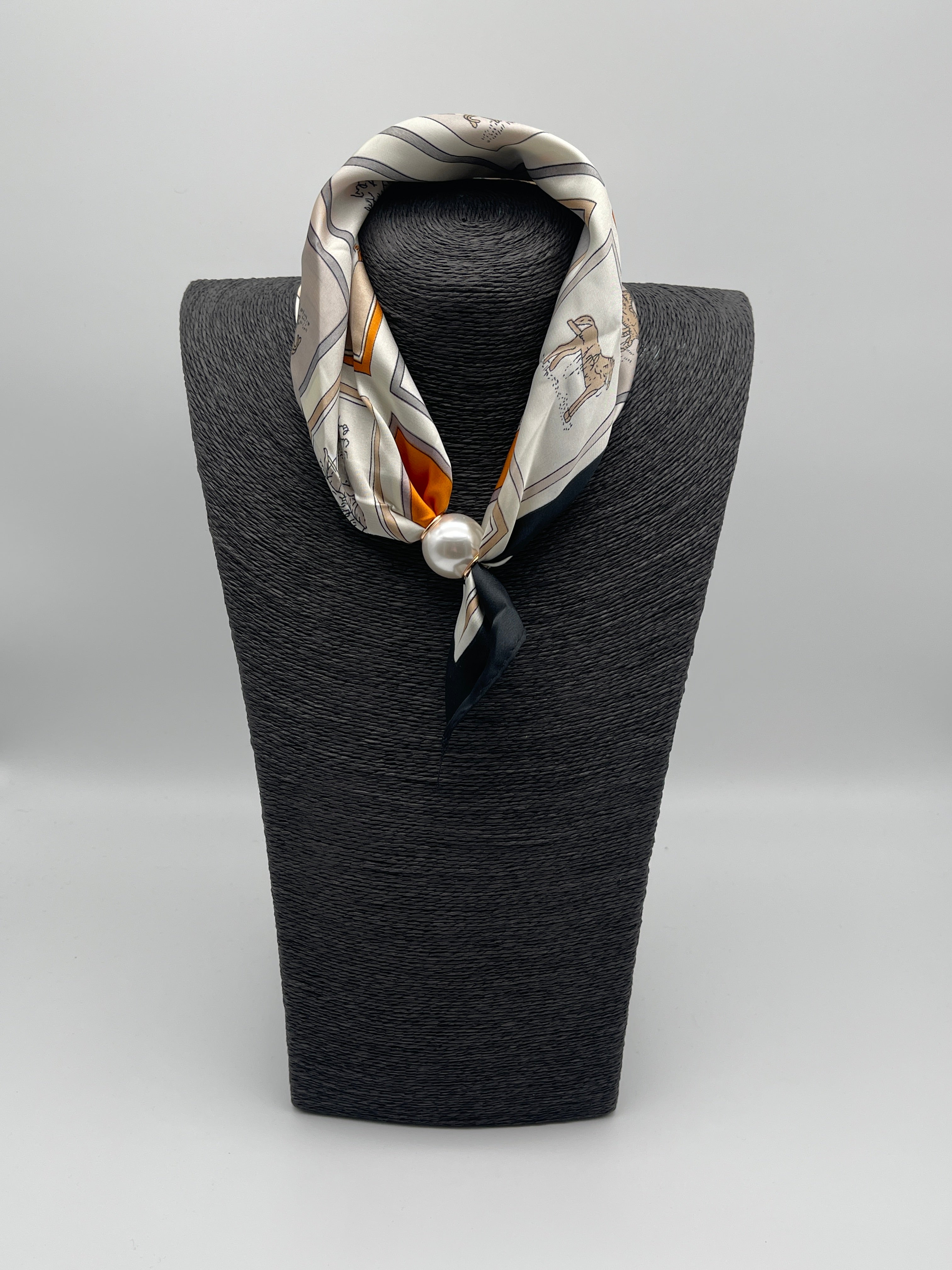Tuch mit Magnetverschluss in Creme/Orange