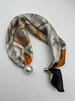 Tuch mit Magnetverschluss in Creme/Orange