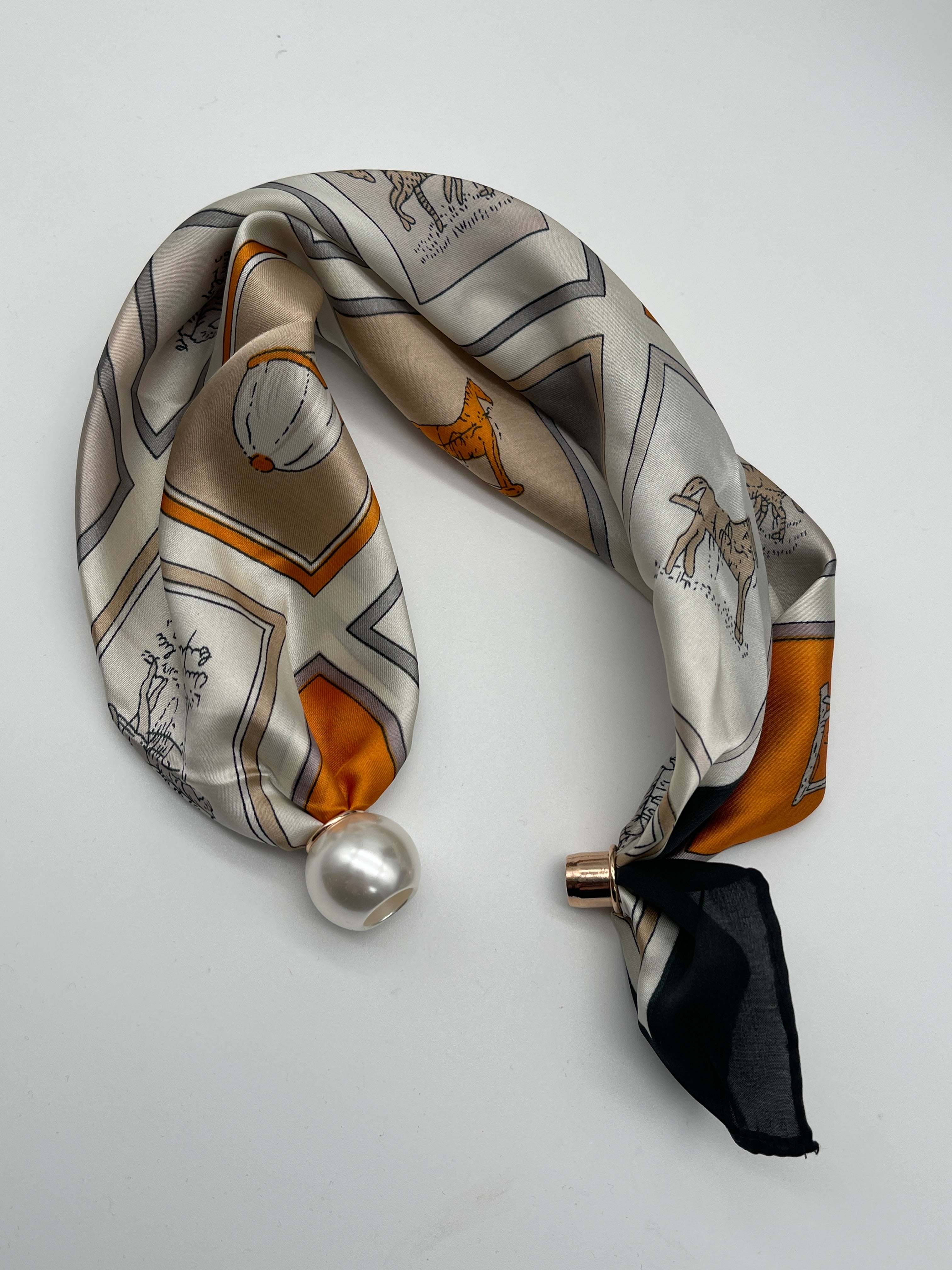 Tuch mit Magnetverschluss in Creme/Orange