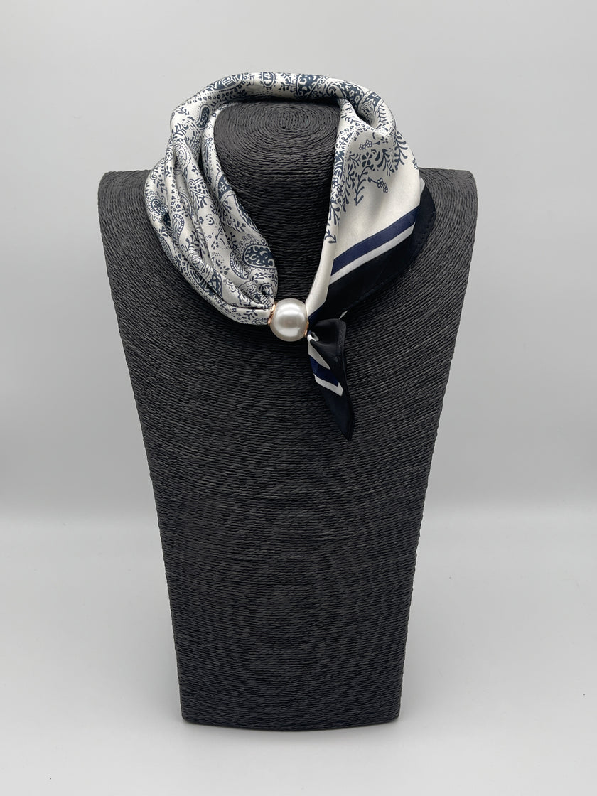 Tuch mit Magnetverschluss in Creme/Blau