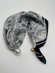 Tuch mit Magnetverschluss in Creme/Blau