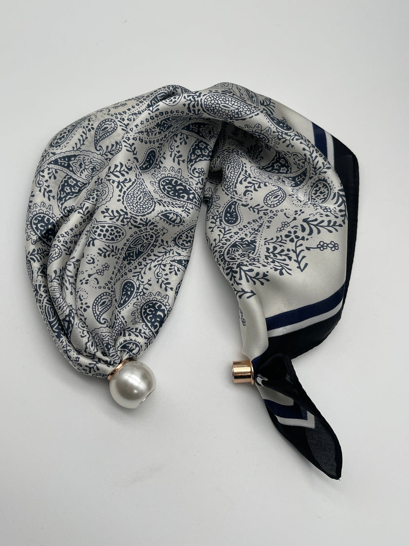 Tuch mit Magnetverschluss in Creme/Blau