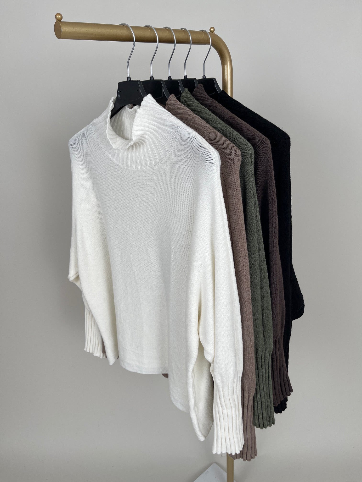 Feinstrickpullover mit Stehkragen in versch. Farben Art. 6566