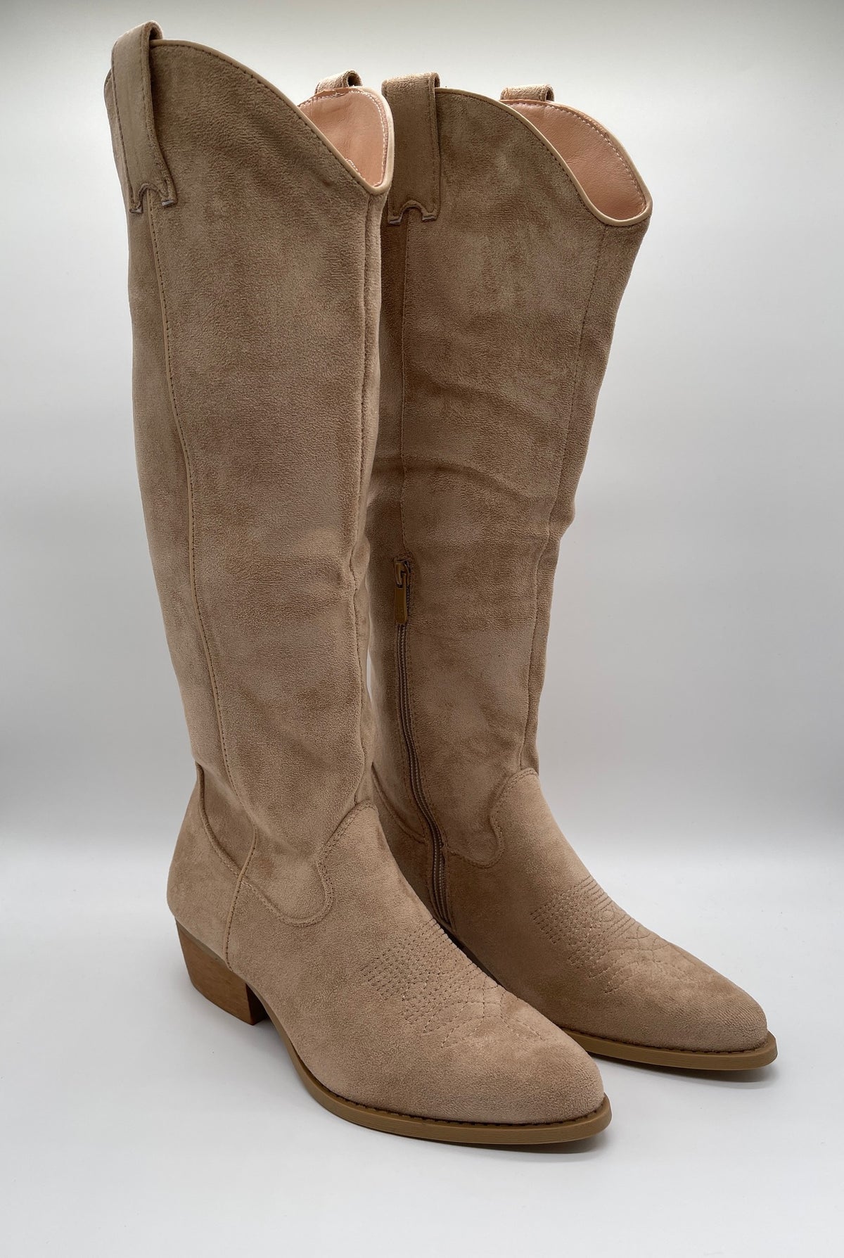 Stiefel im Western-Style in Beige