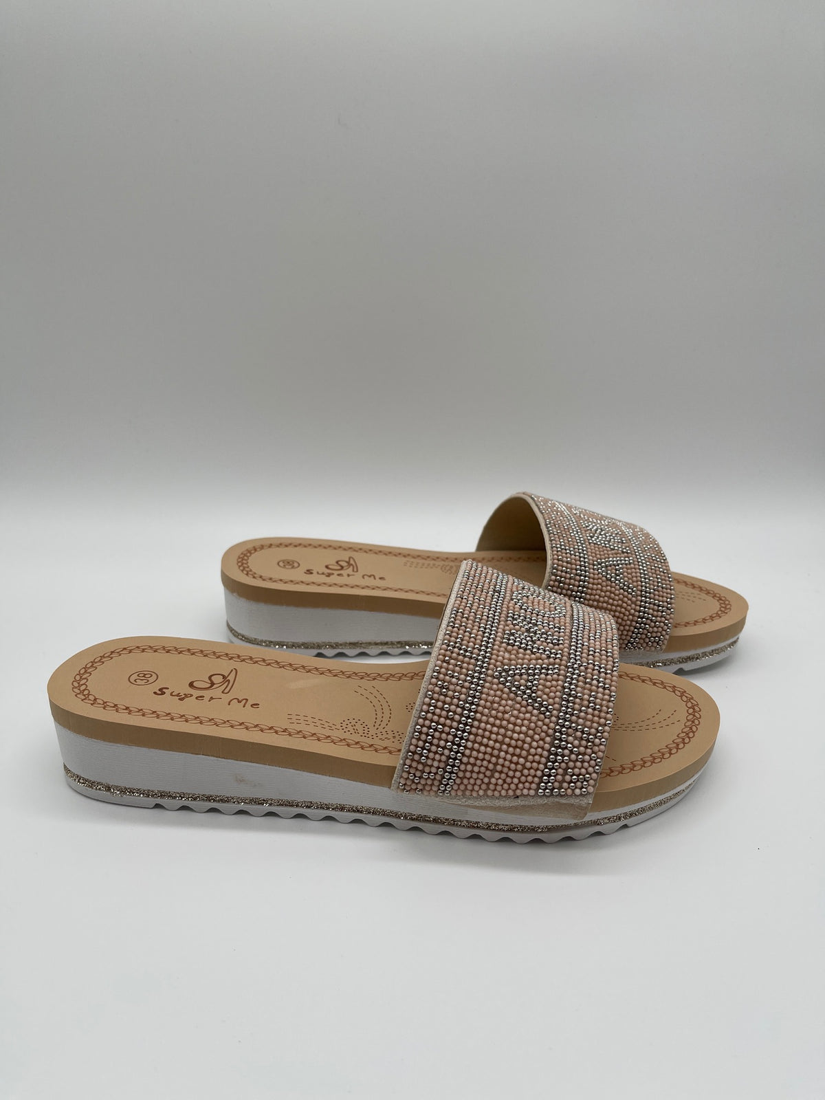 Pantolette mit Schrift in Beige