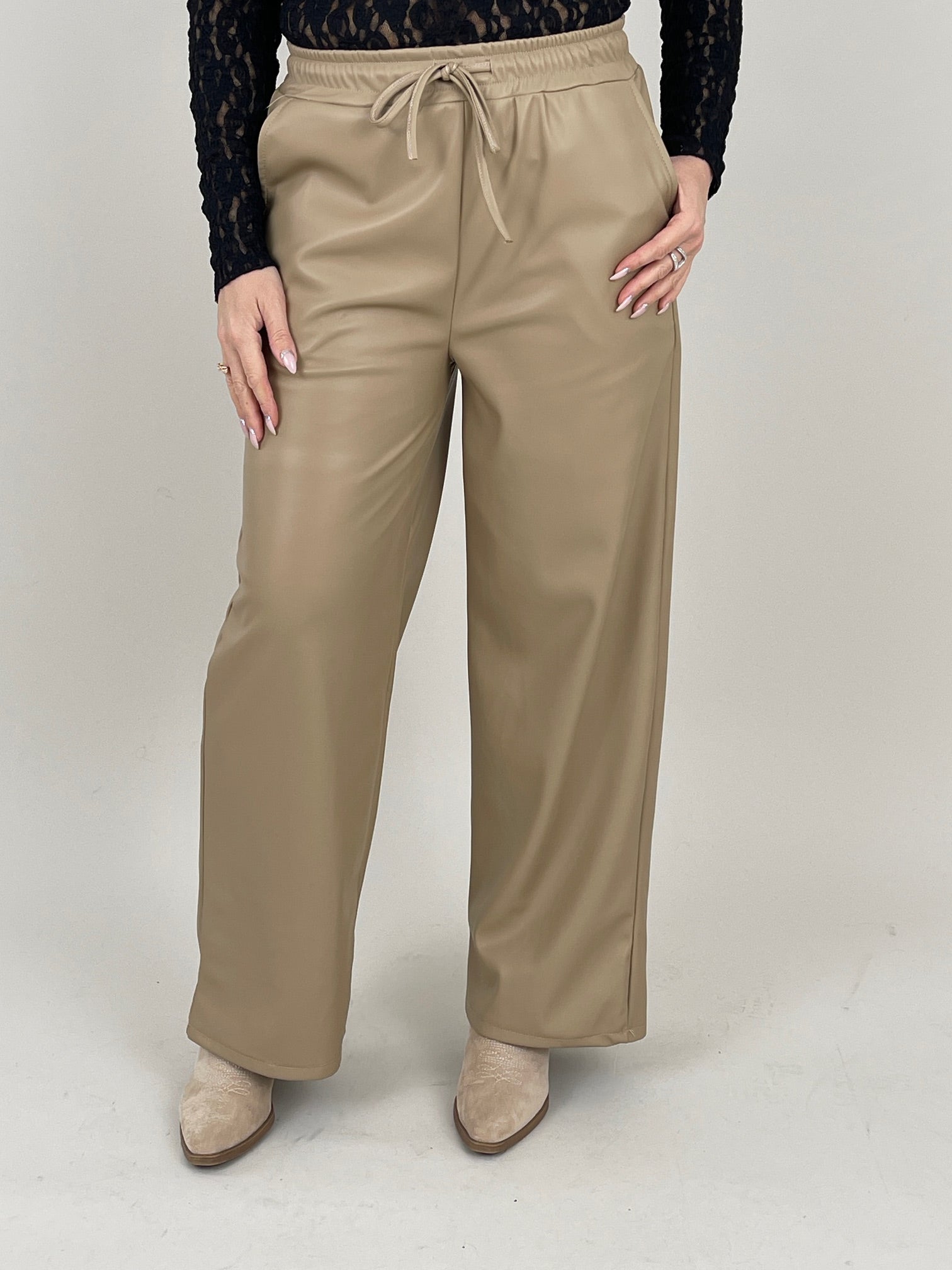 Marlene Hose Lederoptik in Camel Artikel 6586