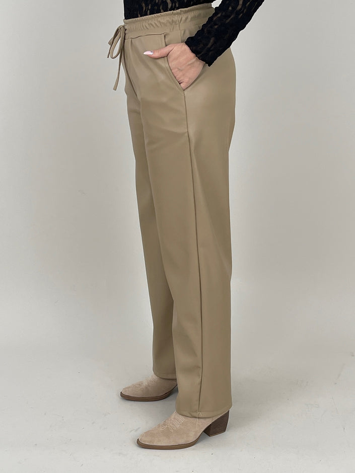 Marlene Hose Lederoptik in Camel Artikel 6586