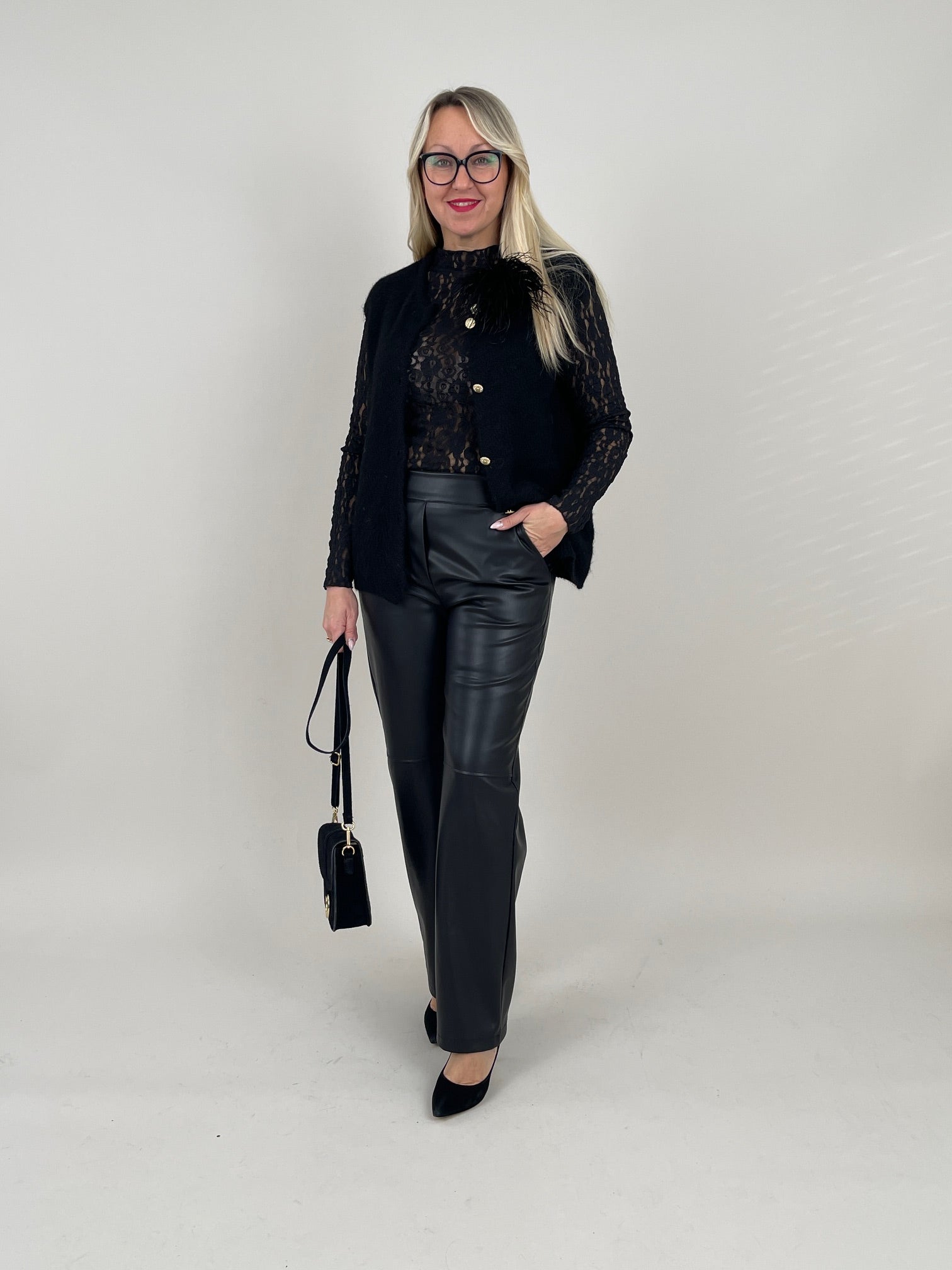 Langarmshirt aus Spitze hochgeschlossen in Schwarz Art. 6584