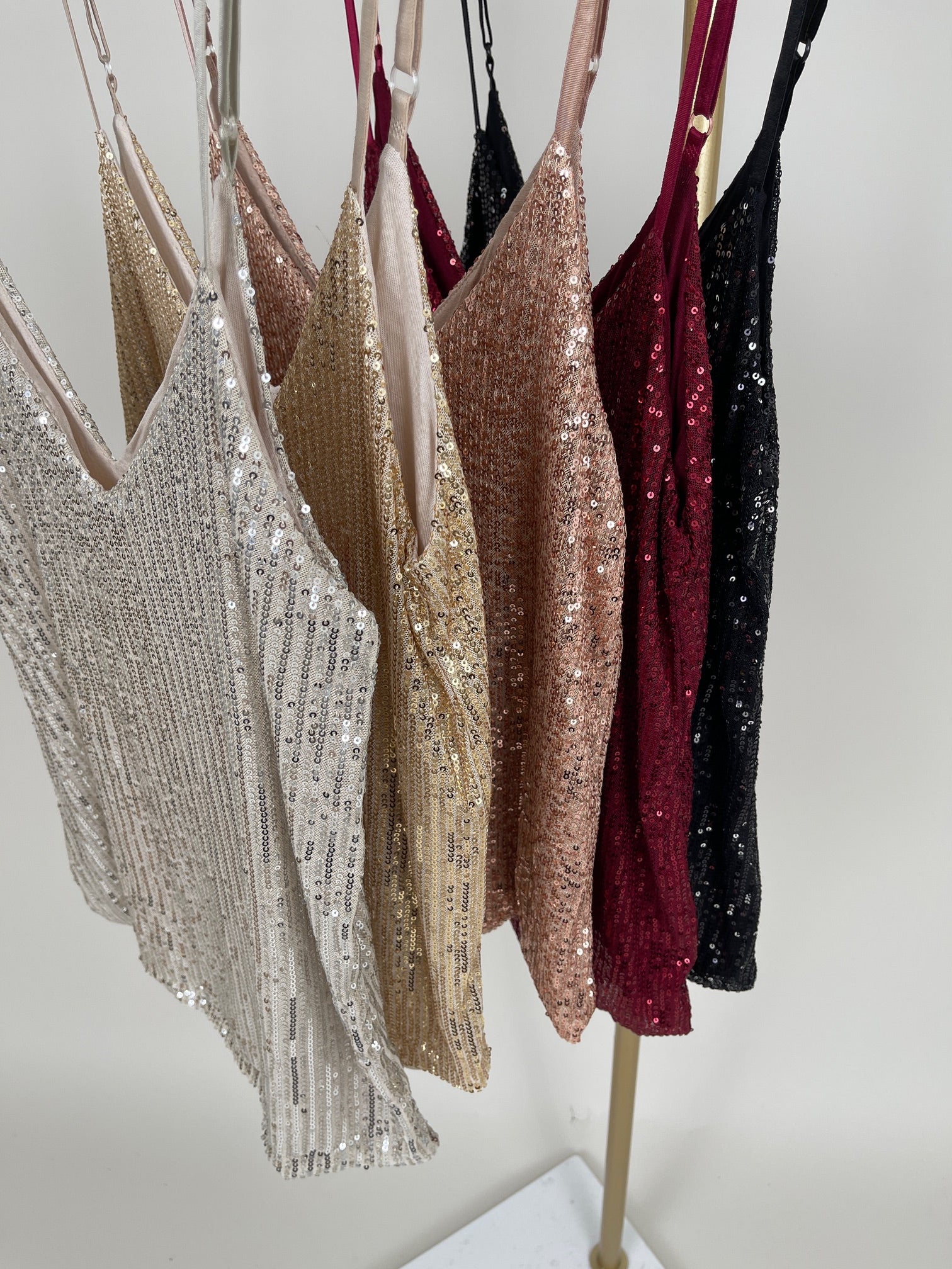 Top Spaghettiträger mit Pailletten versch. Farben Art. 5428