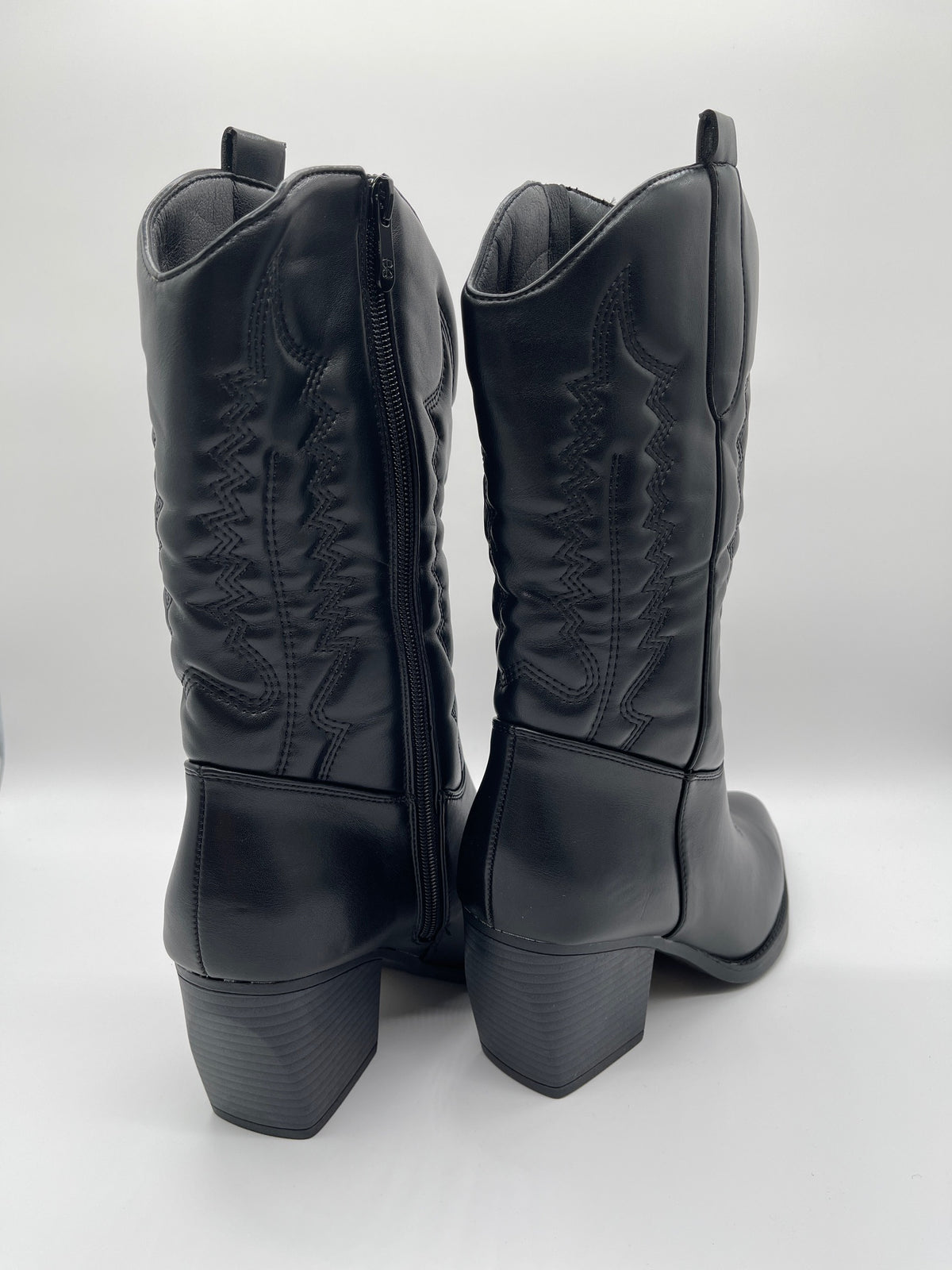 Stiefel Kurz im Western-Style in Schwarz