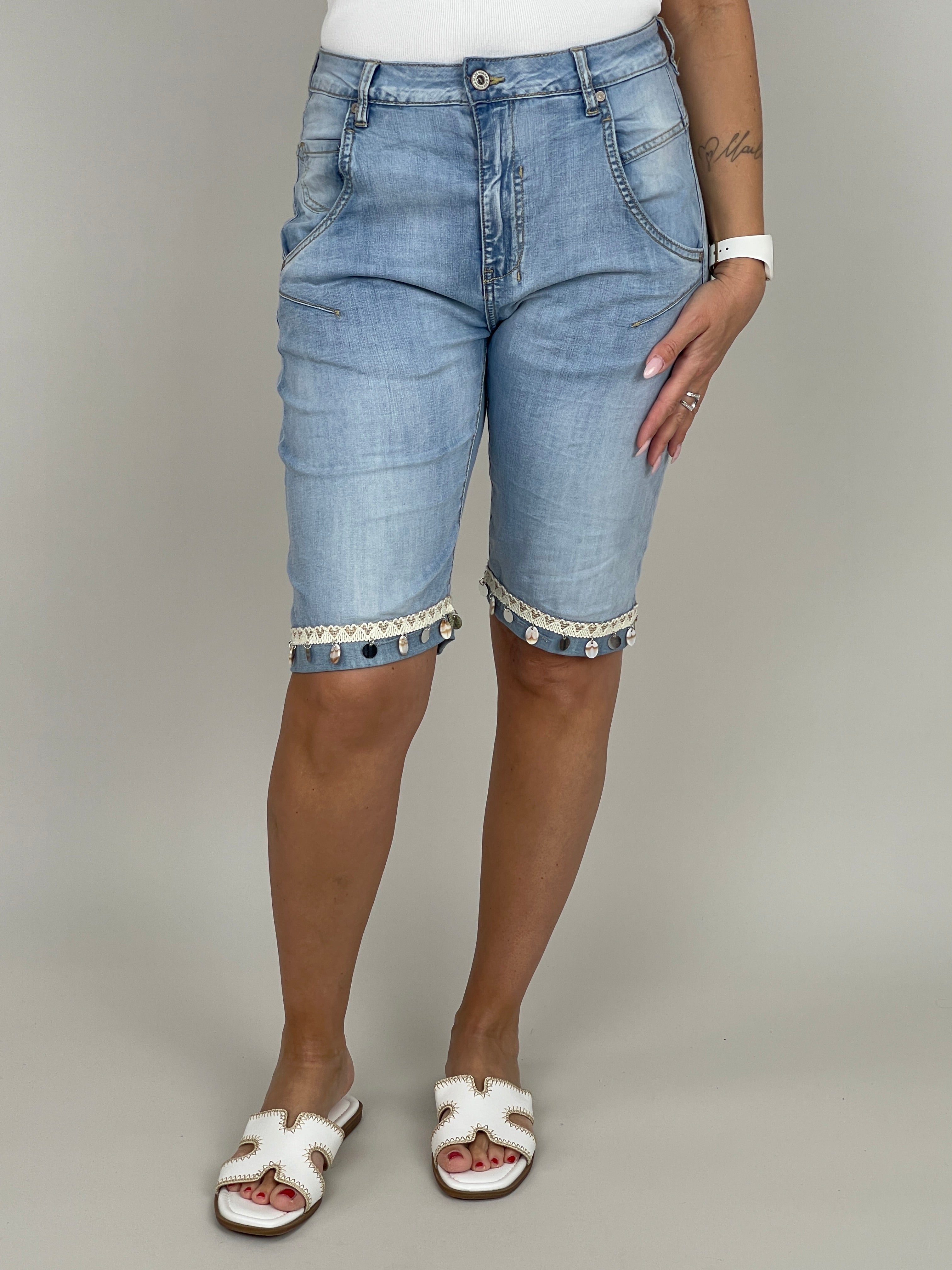 Jeans-Bermuda Boho-Details in Blau