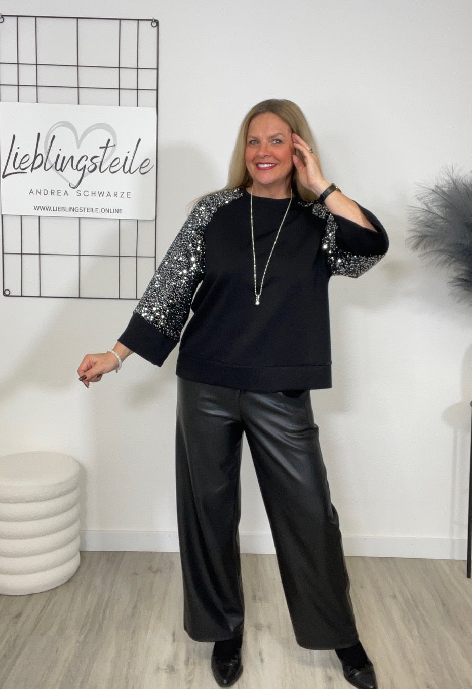 Pullover mit Pailletten-Samt Ärmeln in Schwarz Art. 6620