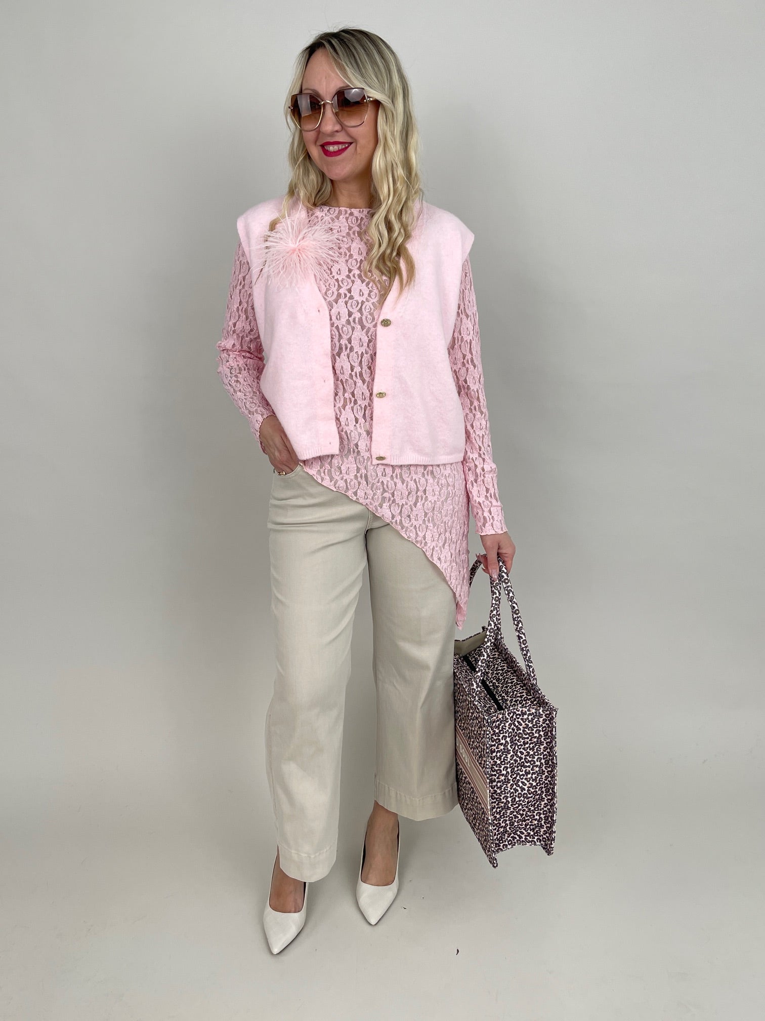 Strickweste mit goldfarbenen Knöpfen in Rosa Art. 6735