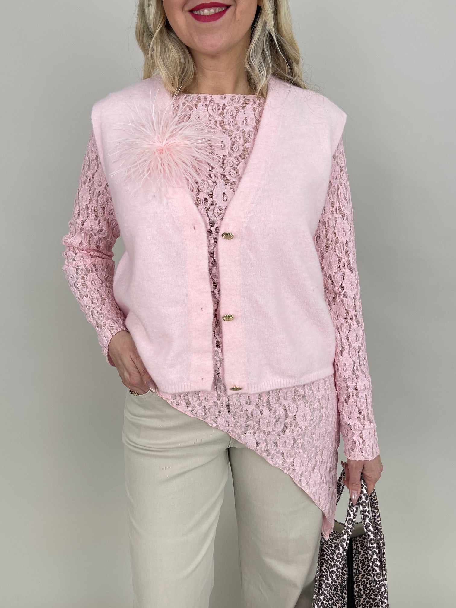 Strickweste mit goldfarbenen Knöpfen in Rosa Art. 6735