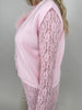 Strickweste mit goldfarbenen Knöpfen in Rosa