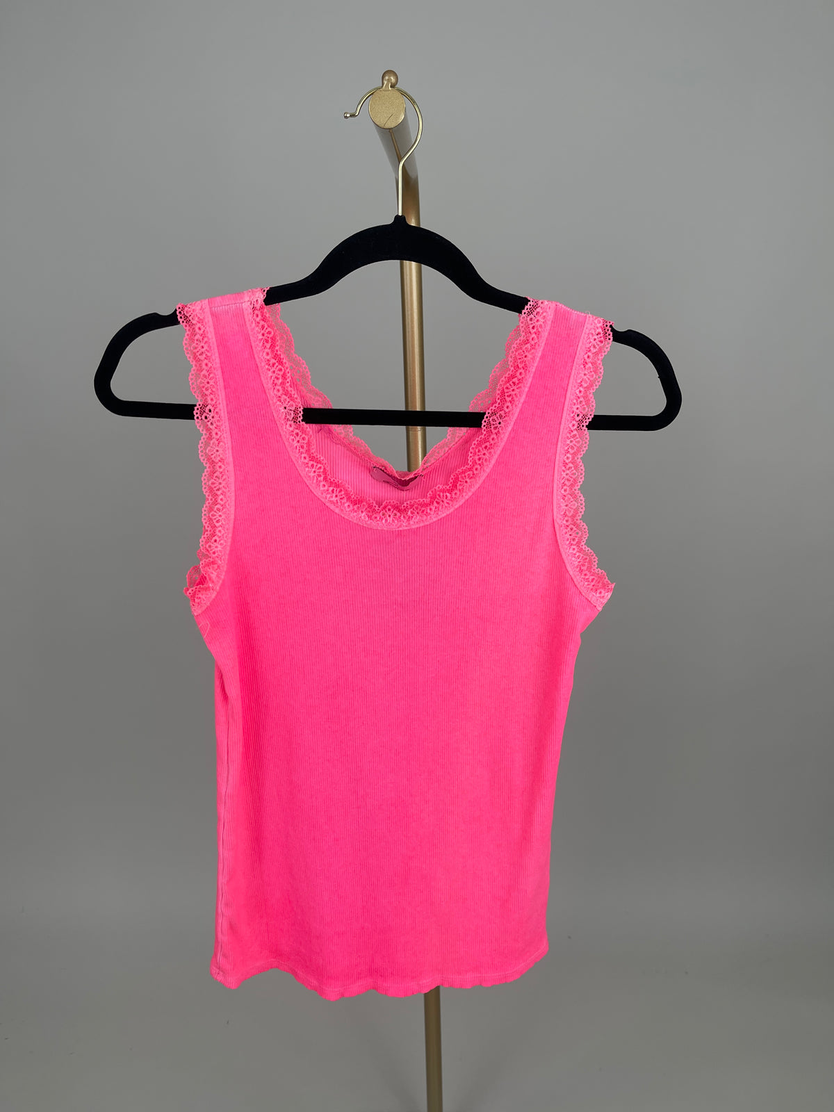 Top mit Spitze in versch. Farben