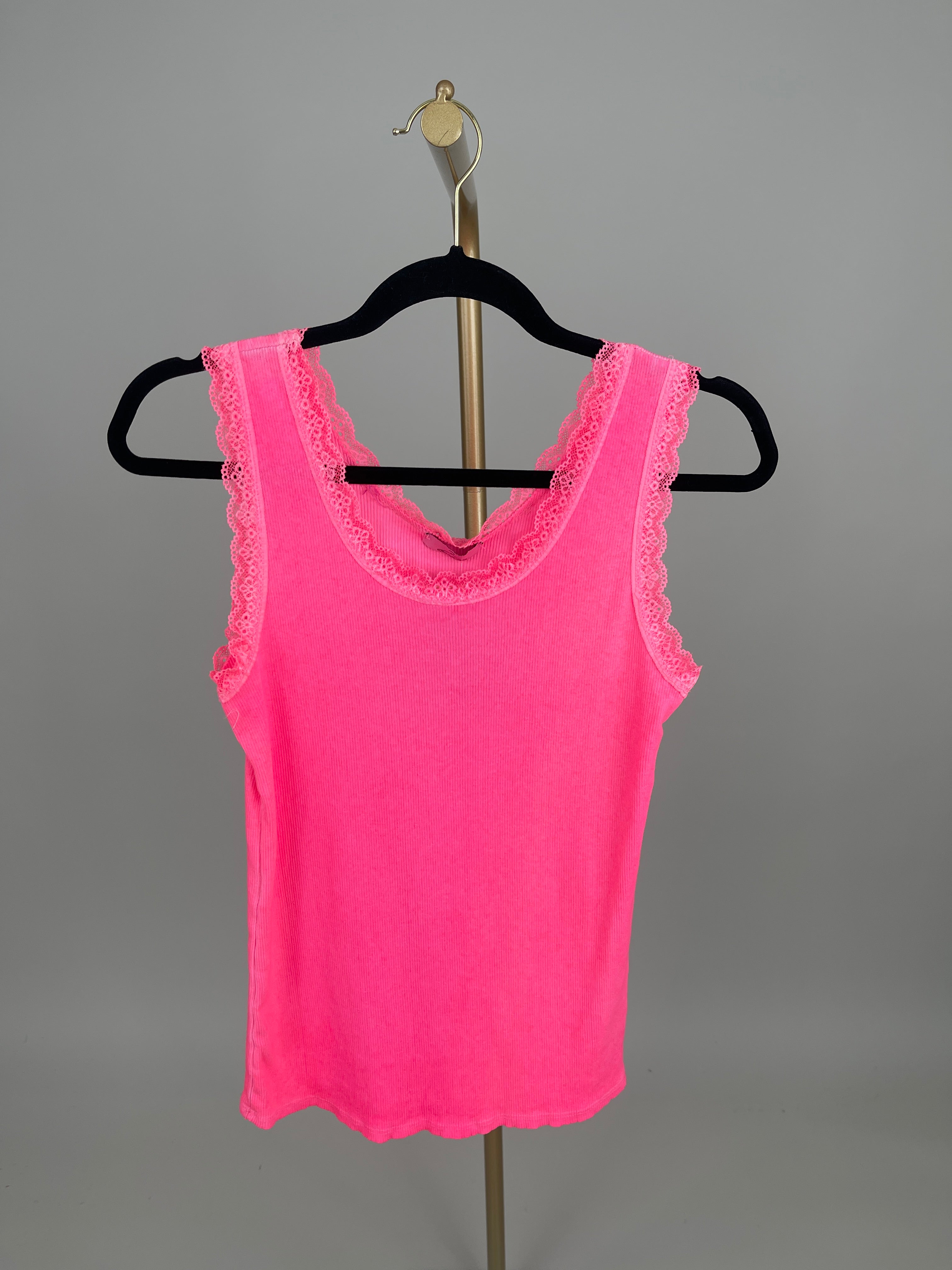Top mit Spitze in versch. Farben
