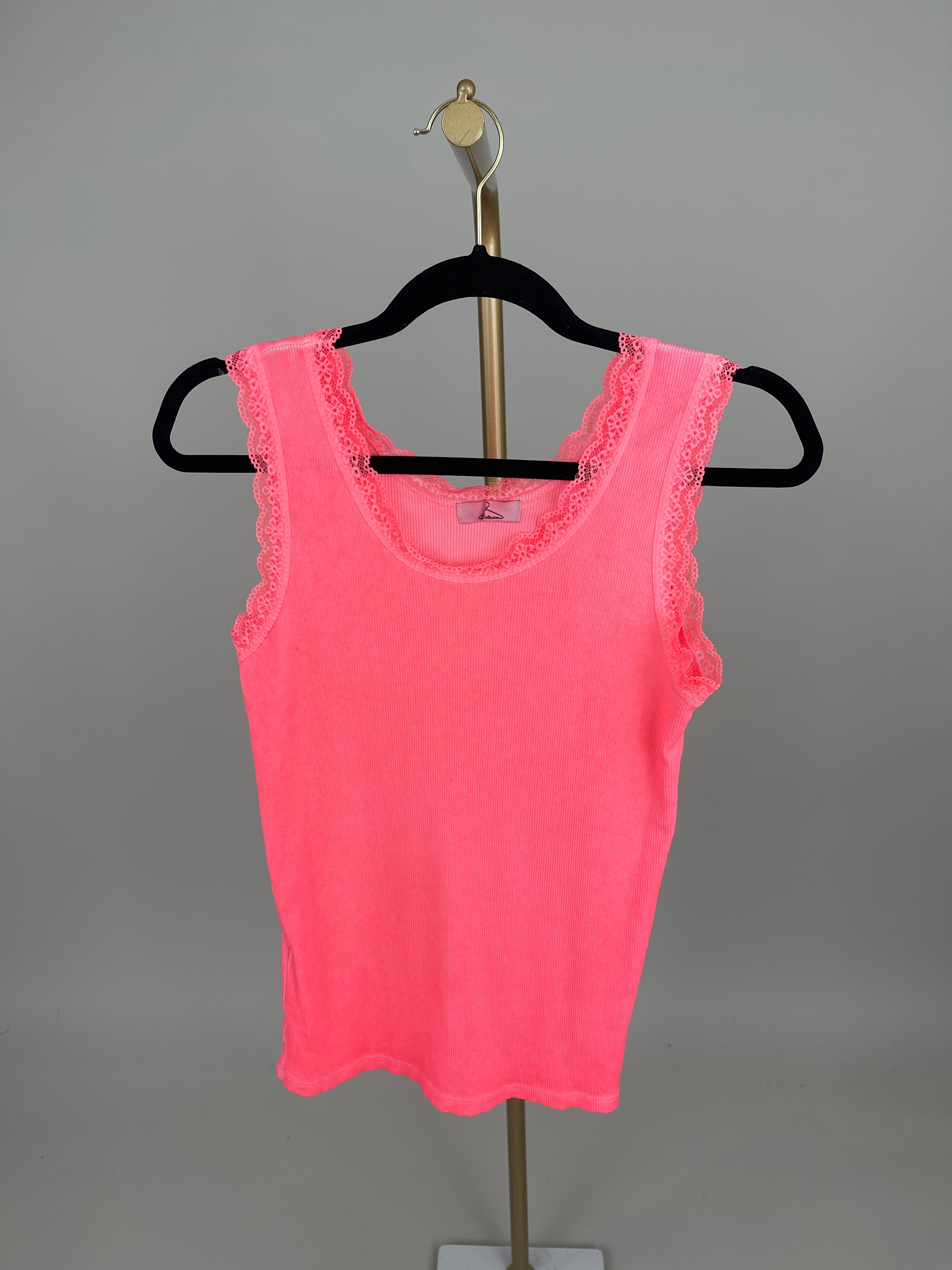 Top mit Spitze in versch. Farben