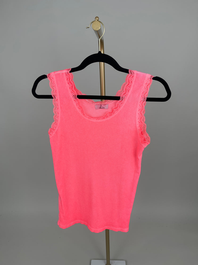 Top mit Spitze in versch. Farben