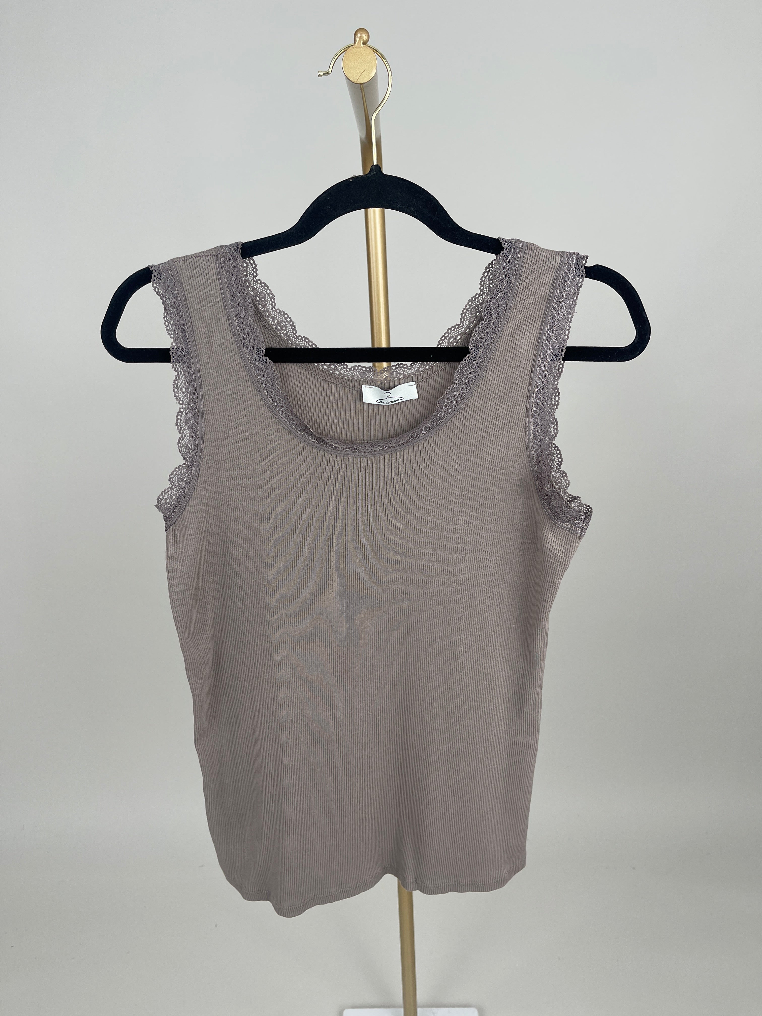 Top mit Spitze in versch. Farben
