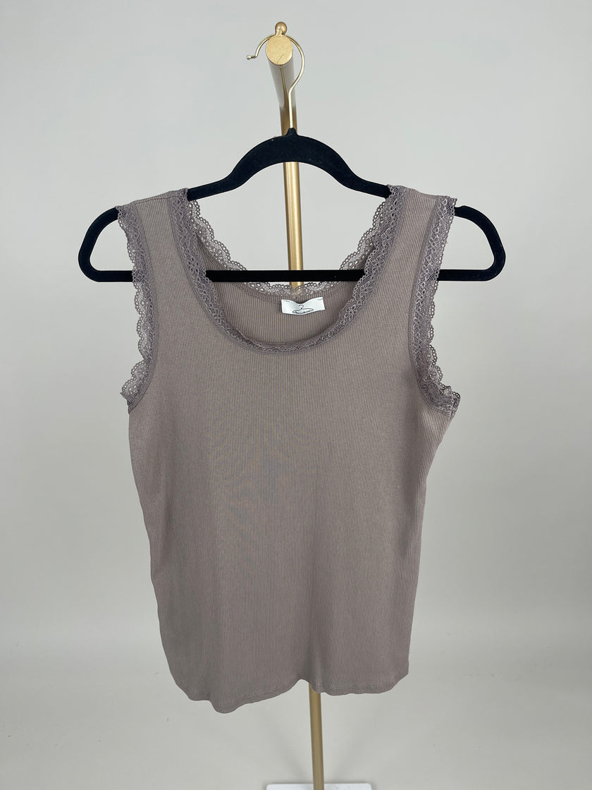 Top mit Spitze in versch. Farben