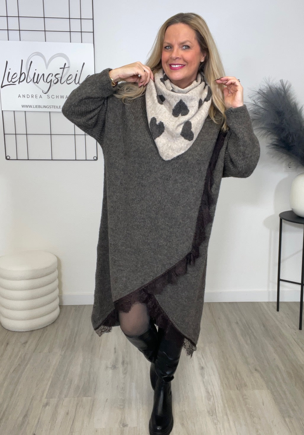 Strickkleid Wickeloptik in Taupe