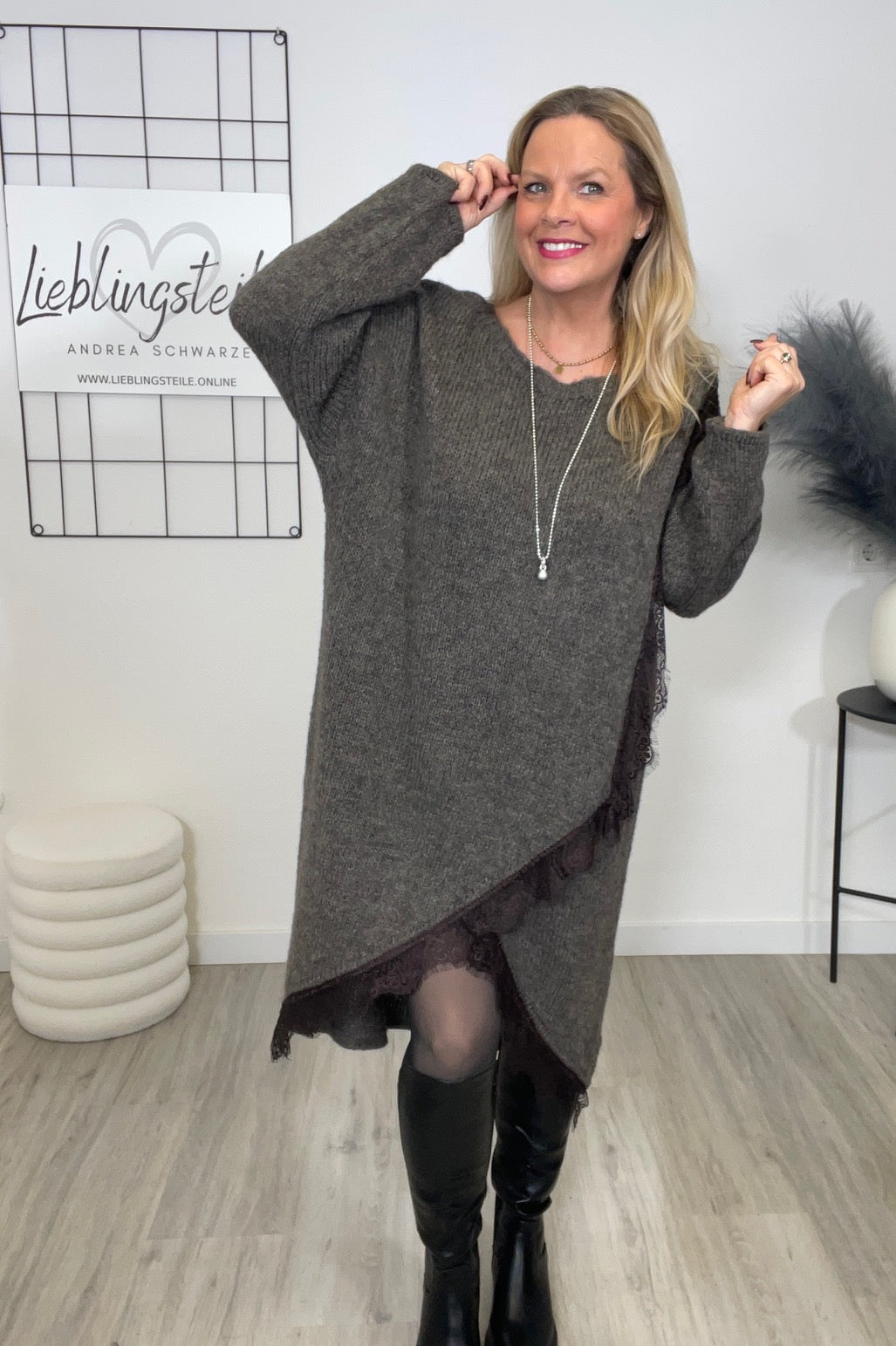 Strickkleid Wickeloptik in Taupe