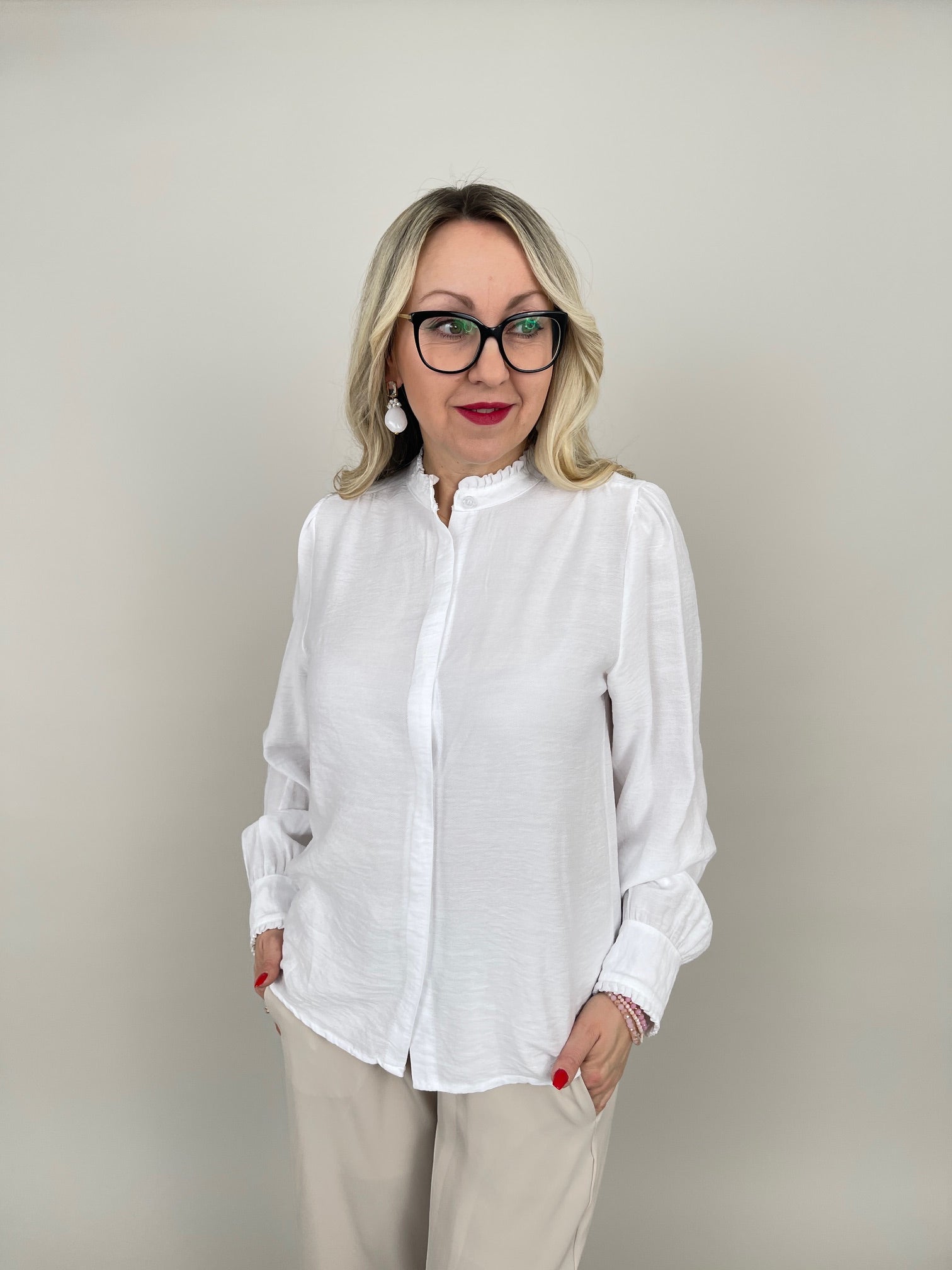 Bluse mit Rüschen-Details in Weiß