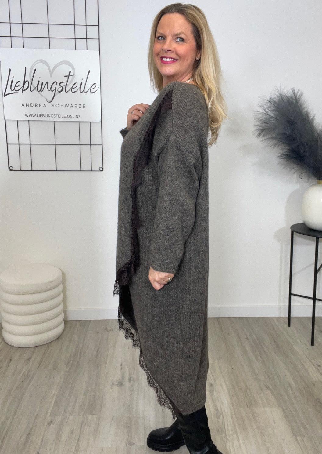 Strickkleid Wickeloptik in Taupe