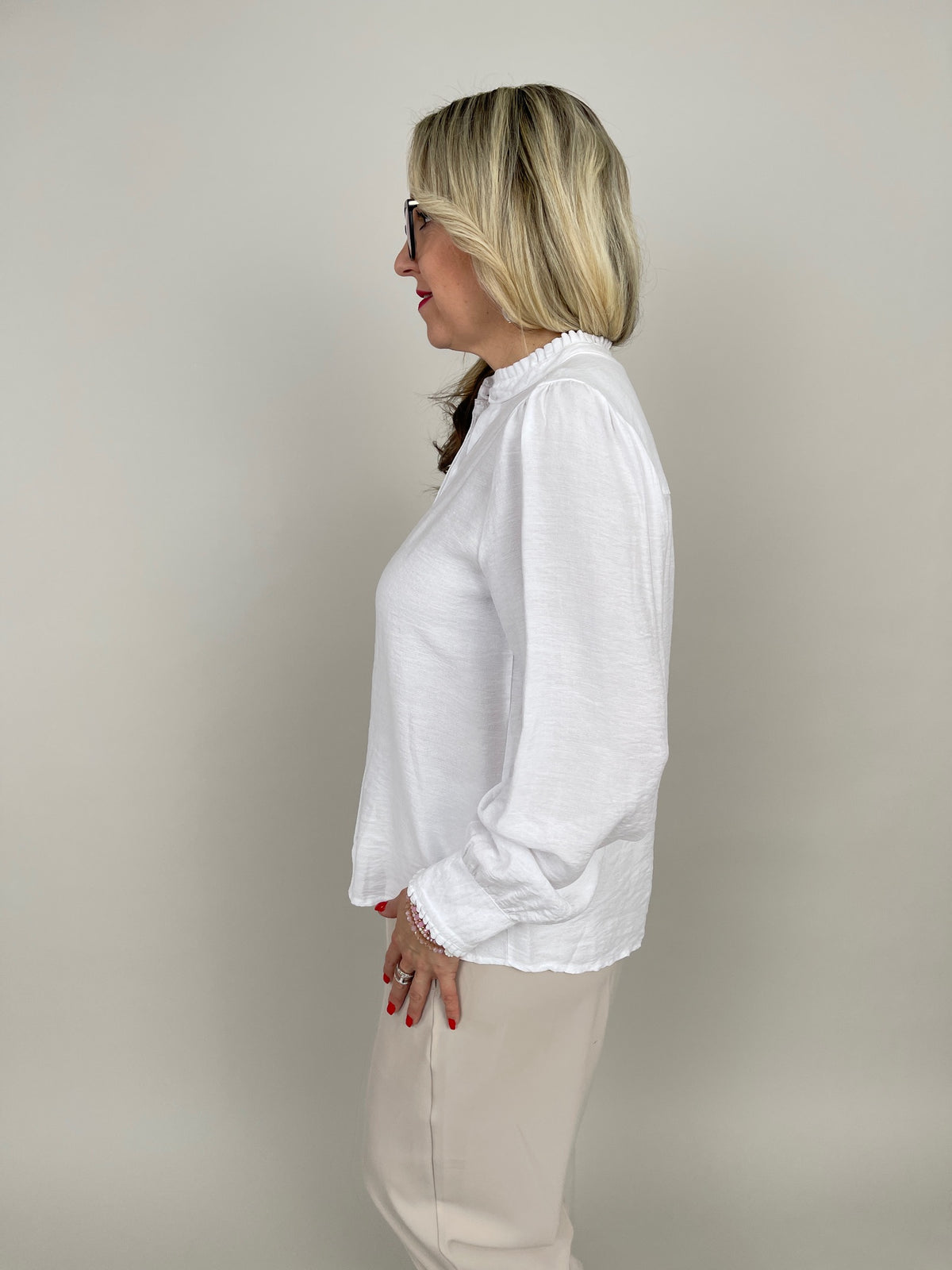 Bluse mit Rüschen-Details in Weiß