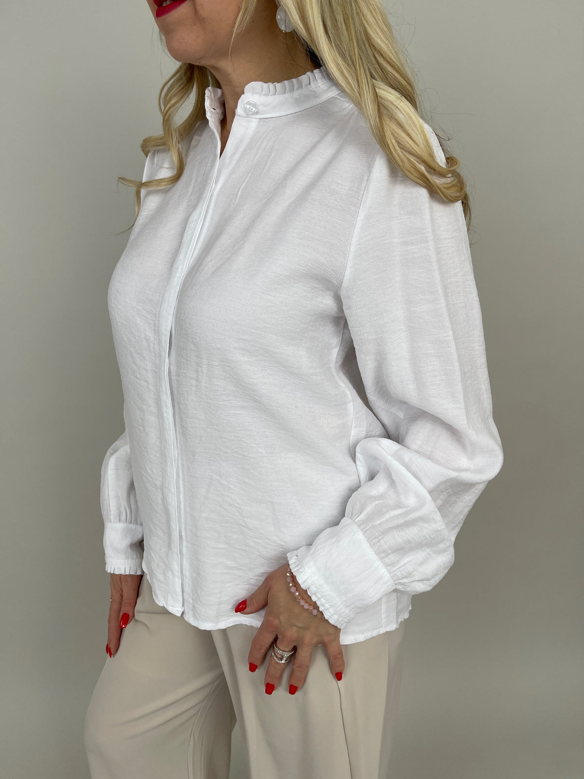 Bluse mit Rüschen-Details in Weiß