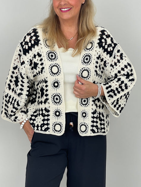Boho Häkelcardigan in Creme/Schwarz