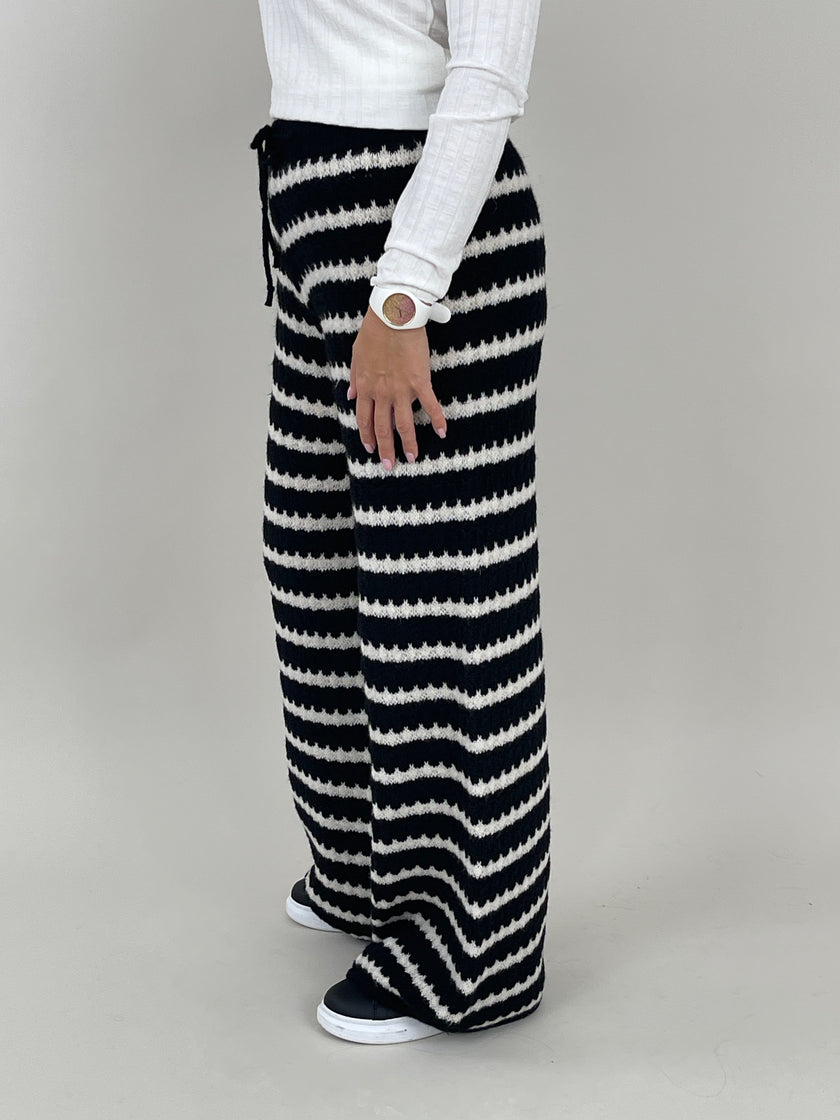 Marlenehose Grobstrick Streifen in Schwarz/Creme Art. 6293