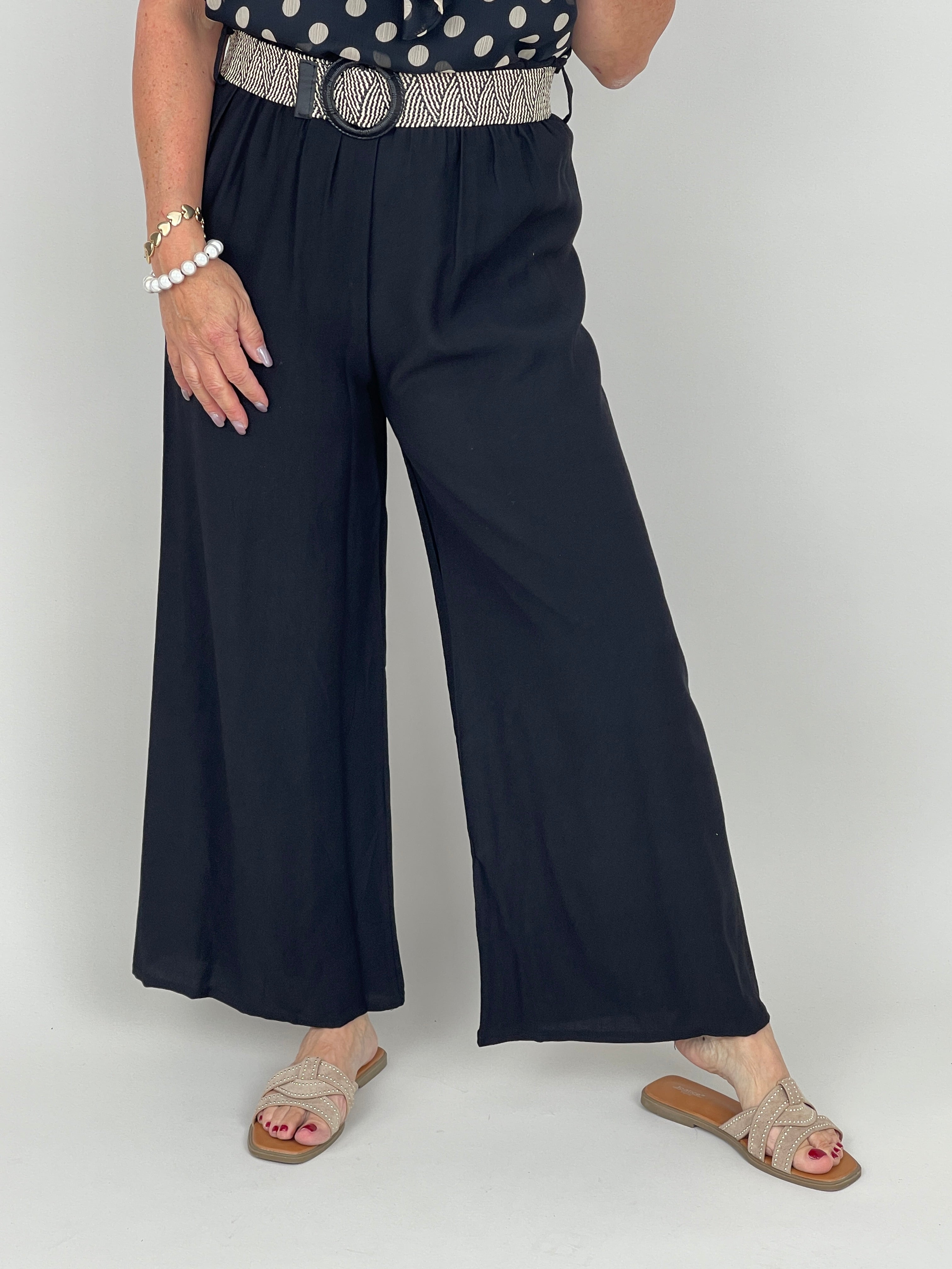 Culotte mit Gürtel in Schwarz