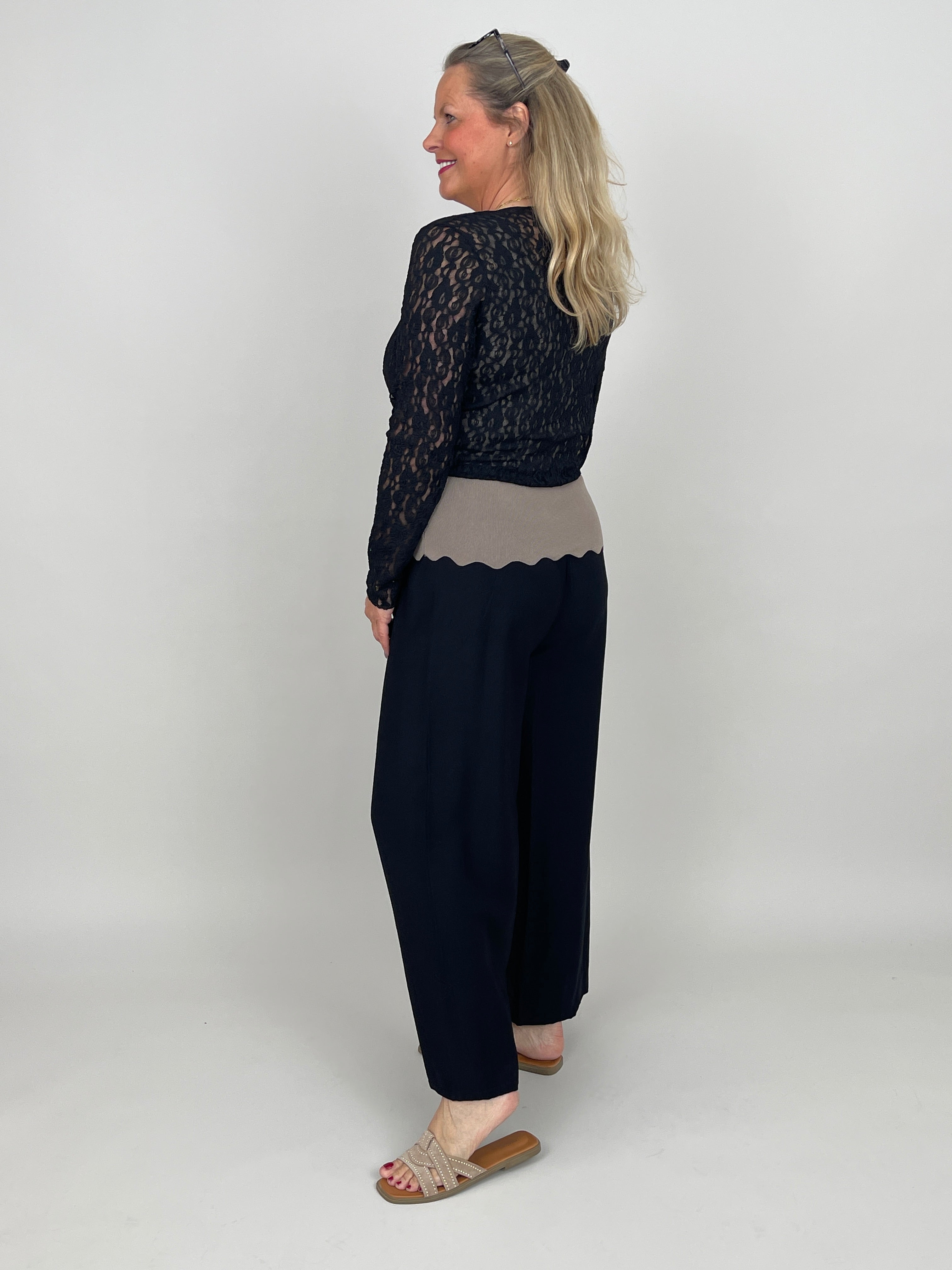 Eleganter Spitzen-Cardigan zum Binden