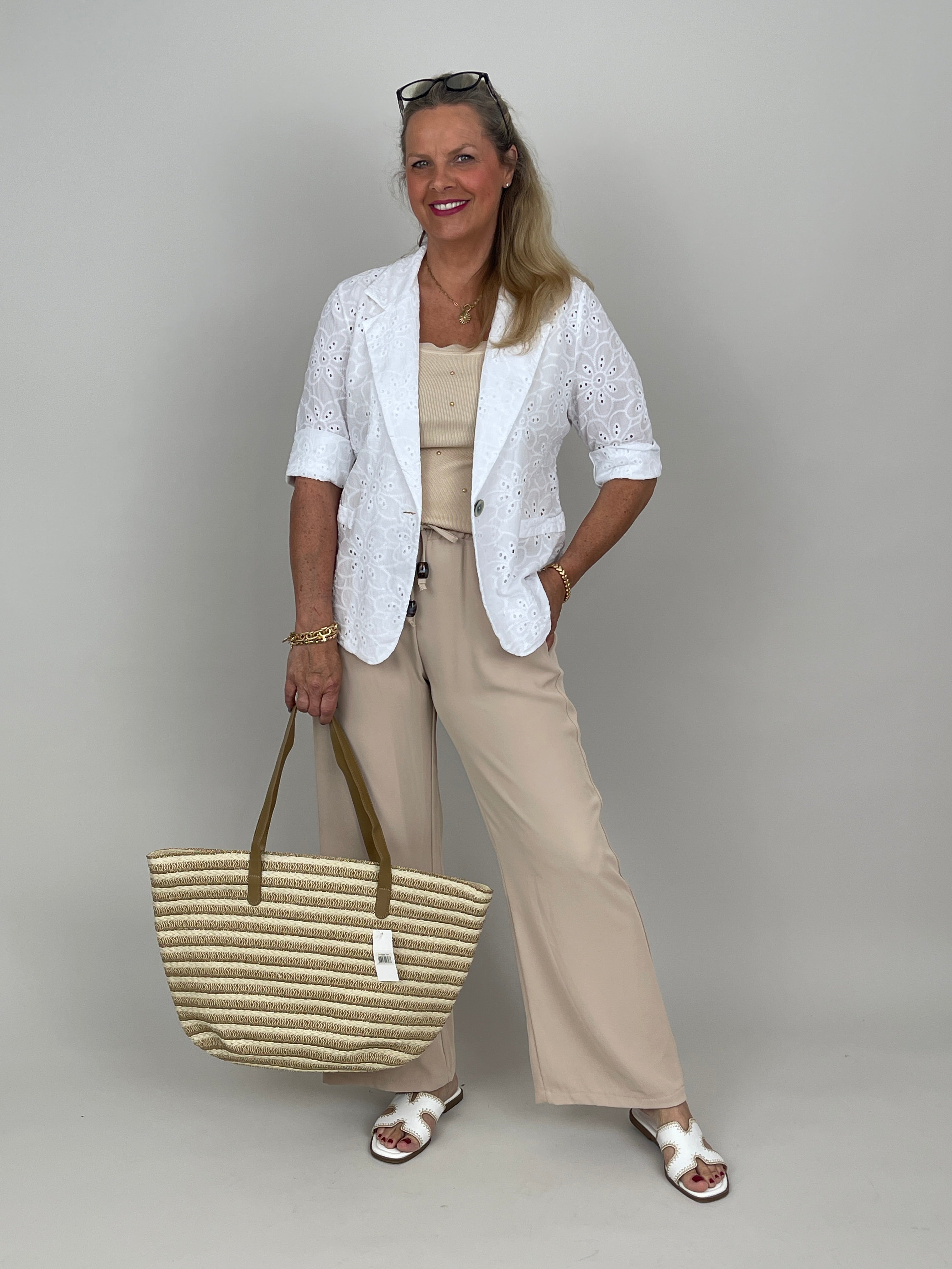Sommerblazer mit Lochstickerei in Weiß