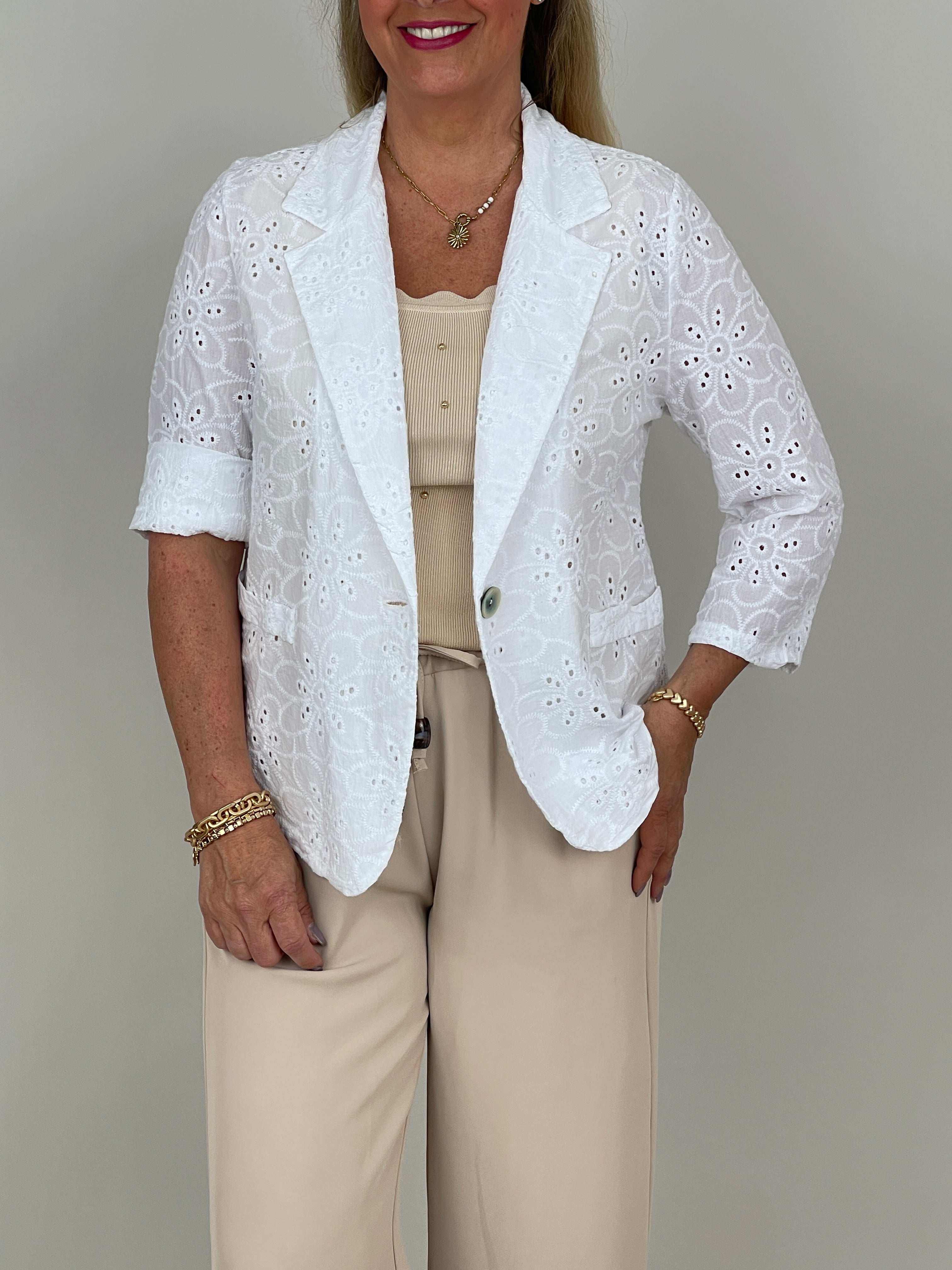 Sommerblazer mit Lochstickerei in Weiß