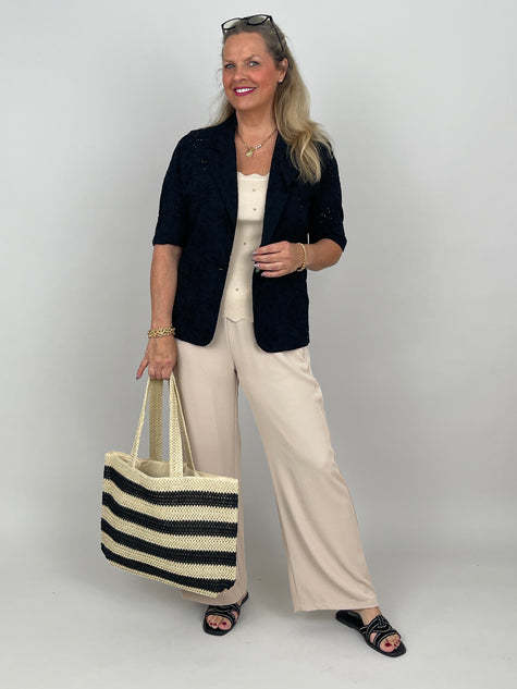 Sommerblazer mit Lochstickerei in Schwarz