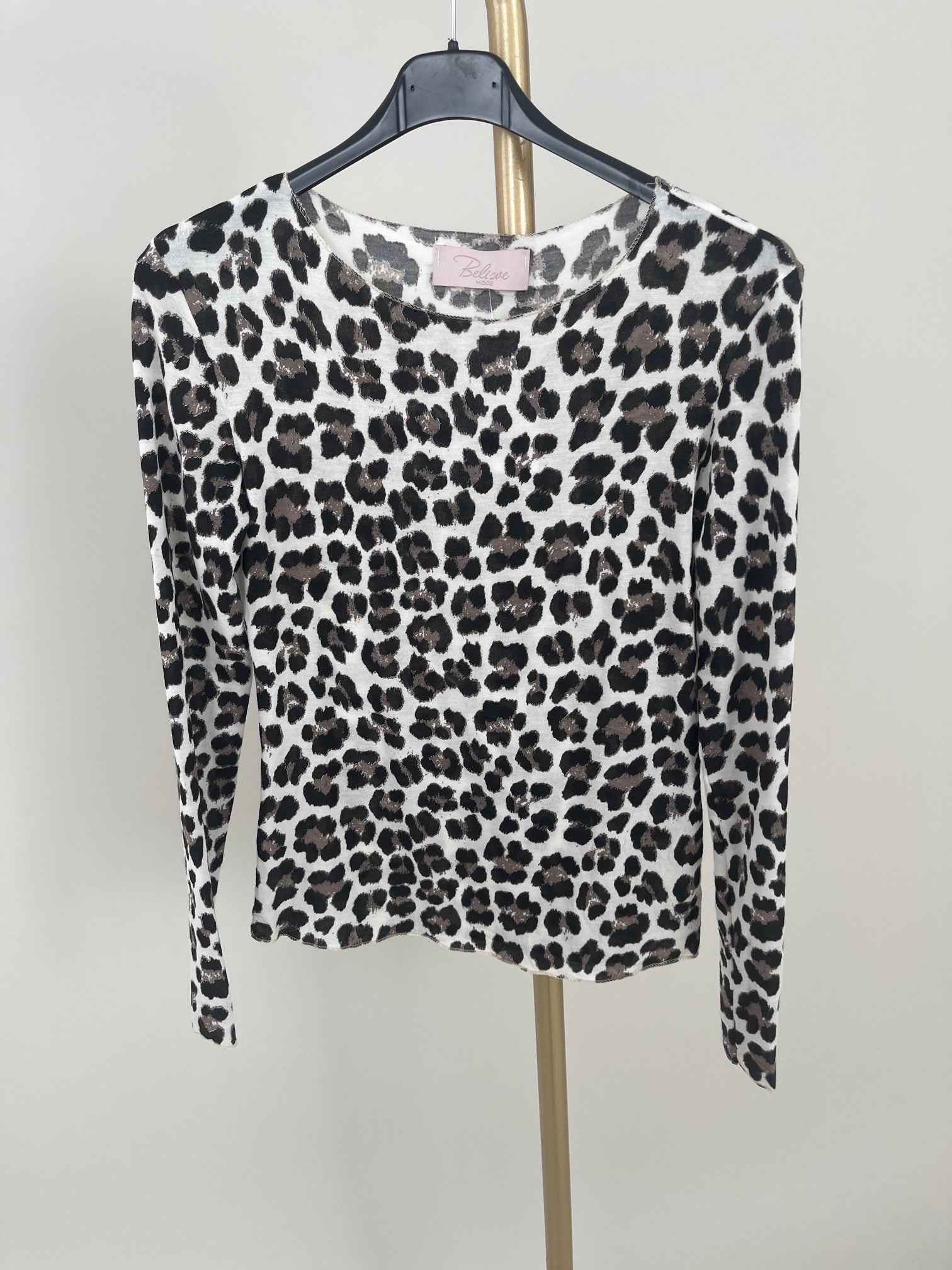 Langarmshirt mit Cashmere Leo in Beige Artikel 6270