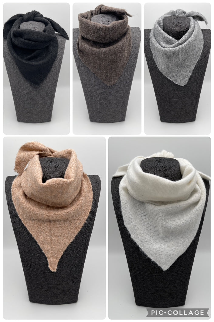 Dreiecksschal klein in versch. Farben Art. 6663